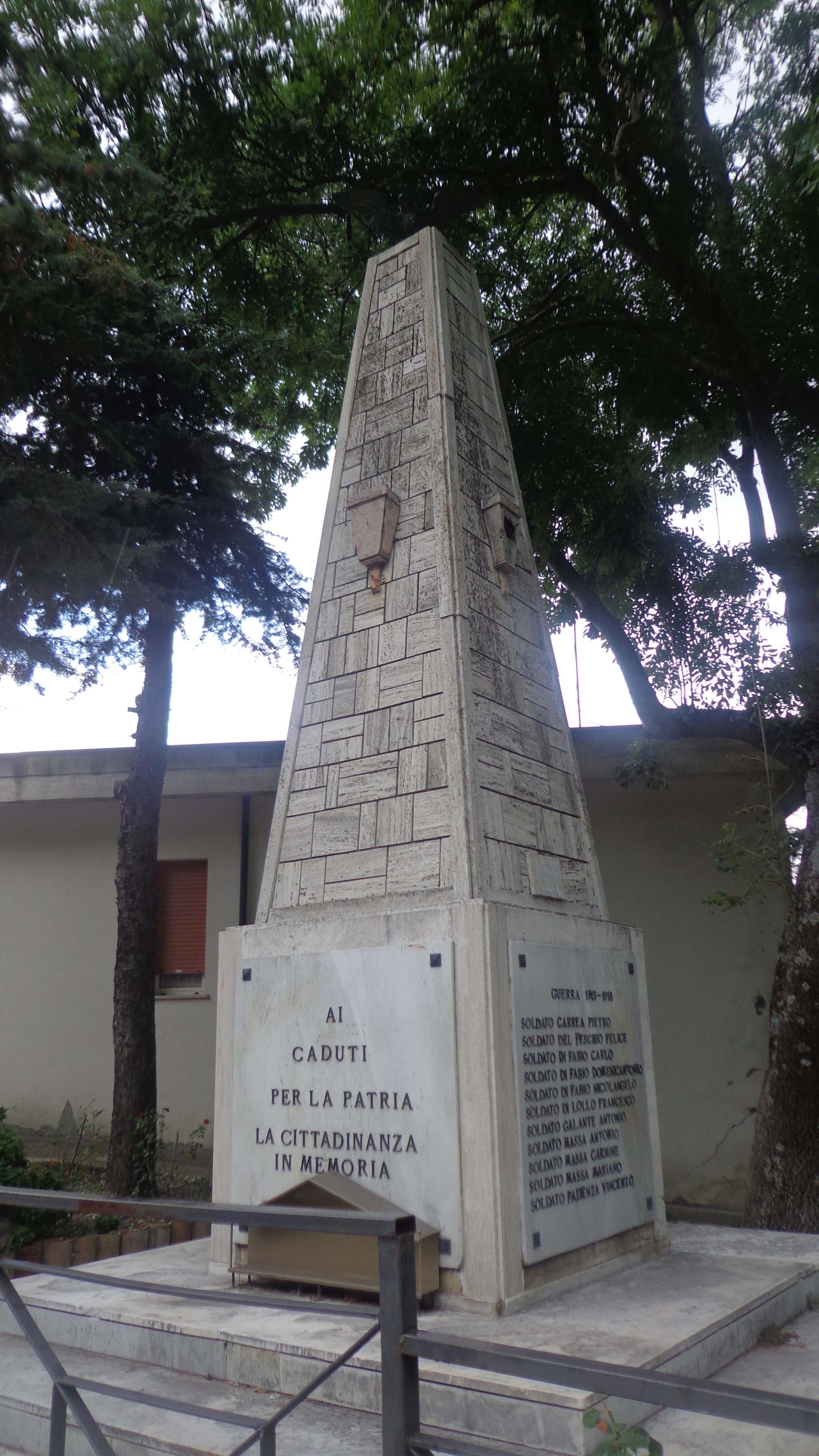 allegoria della vittoria come aquila (monumento ai caduti - ad obelisco) - ambito abruzzese (sec. XX)