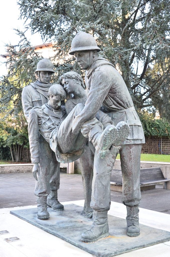 Allegoria della morte del soldato con angelo (monumento ai caduti) di Fonderia Artistica G. Curti Milano - ambito italiano (sec. XX)