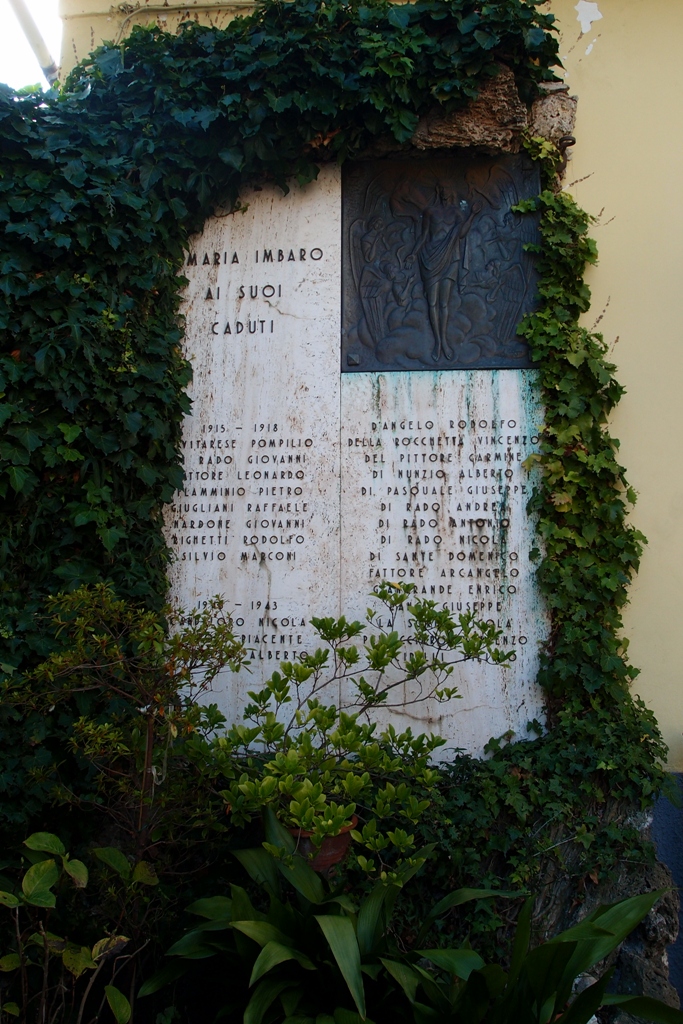 Cristo con angeli (monumento ai caduti - a lapide) di Pantaleone A (sec. XX)