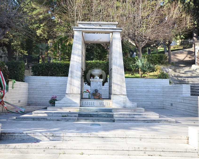 monumento ai caduti - a tempietto di Lamura Bernabeo Oscar (sec. XX)
