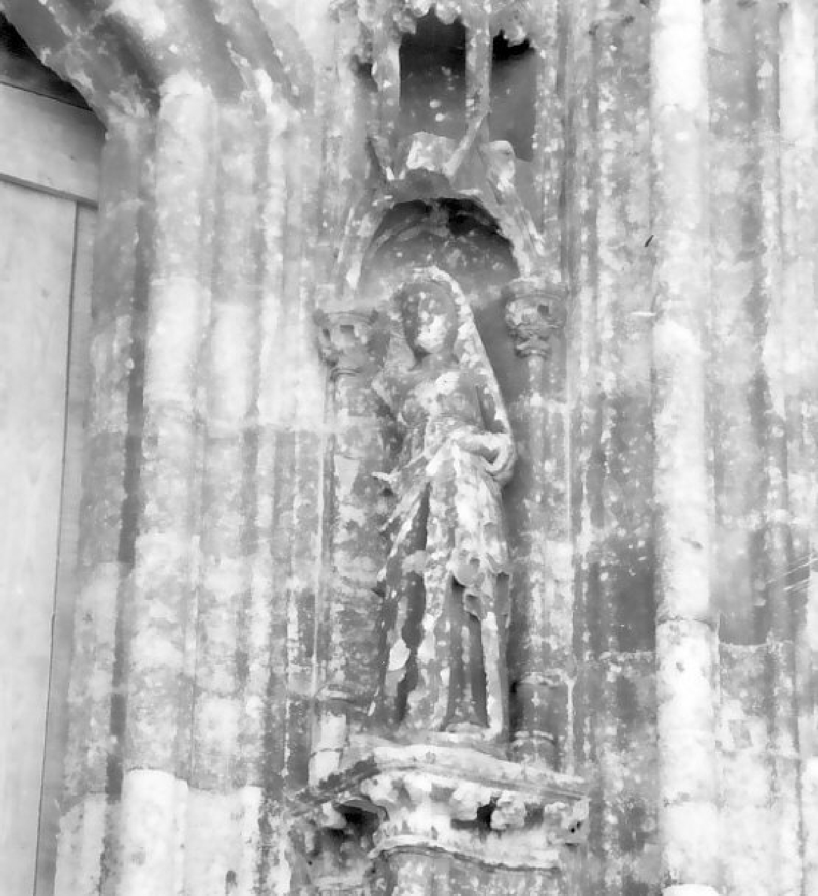 Santa (statua, opera isolata) - ambito angioino (seconda metà sec. XIV)