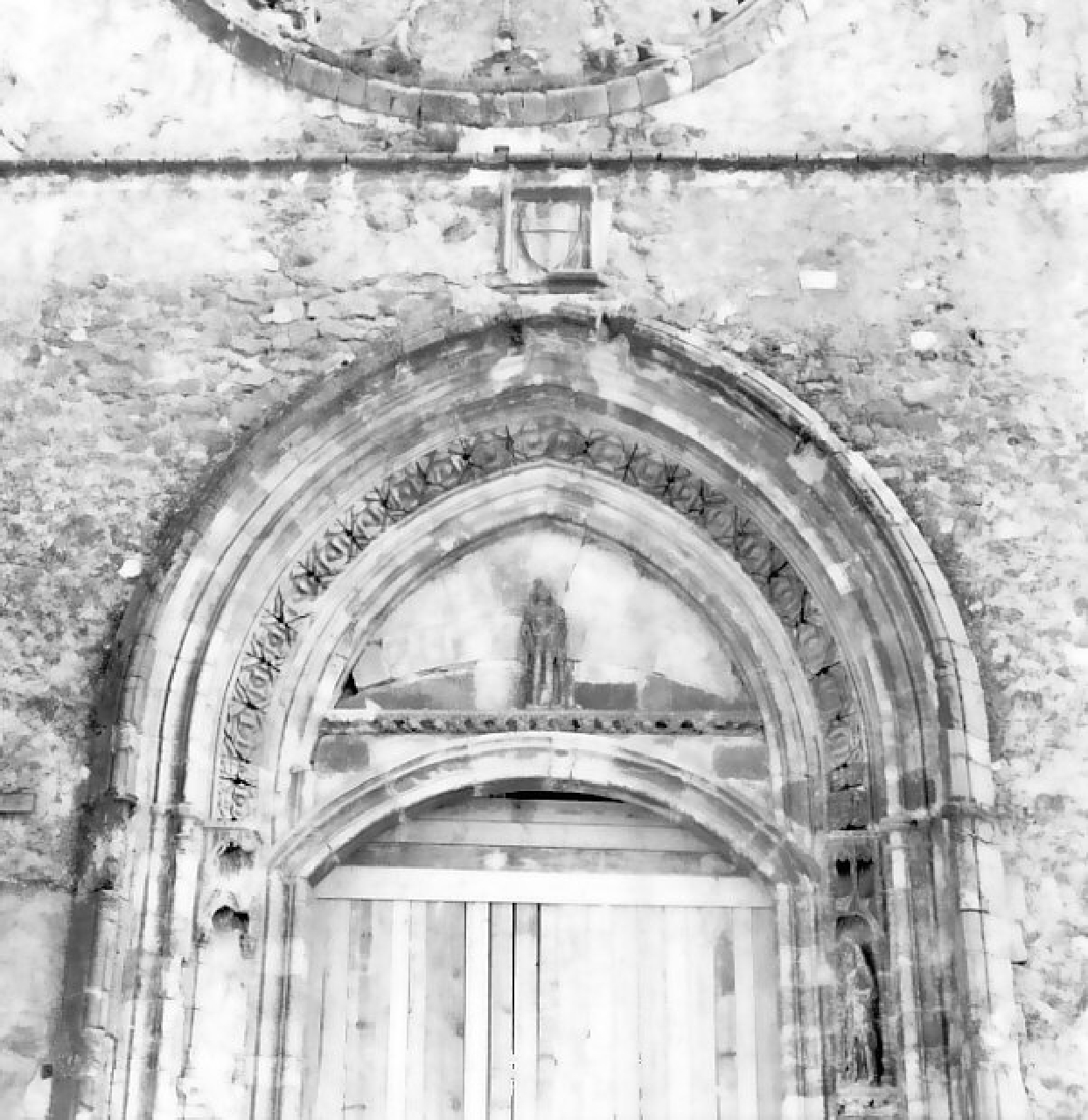 Portale gotico (portale - a sesto acuto, opera isolata) - ambito angioino (sec. XIV)