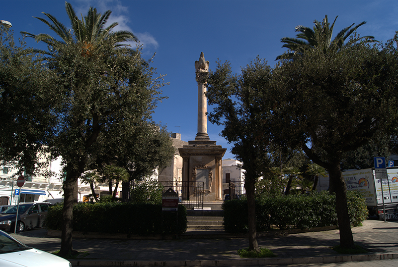 allegoria della Patria (monumento ai caduti - a colonna) di Antelmi Angelo, Rodio Carlo (XX)