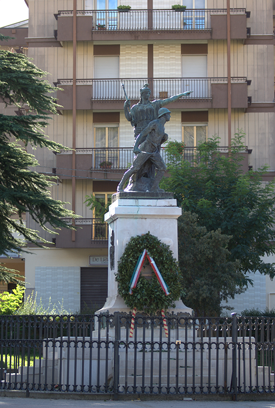 allegoria del sacrificio del soldato per la Patria (monumento ai caduti - a cippo) di Bisceglia Gaspare (XX)