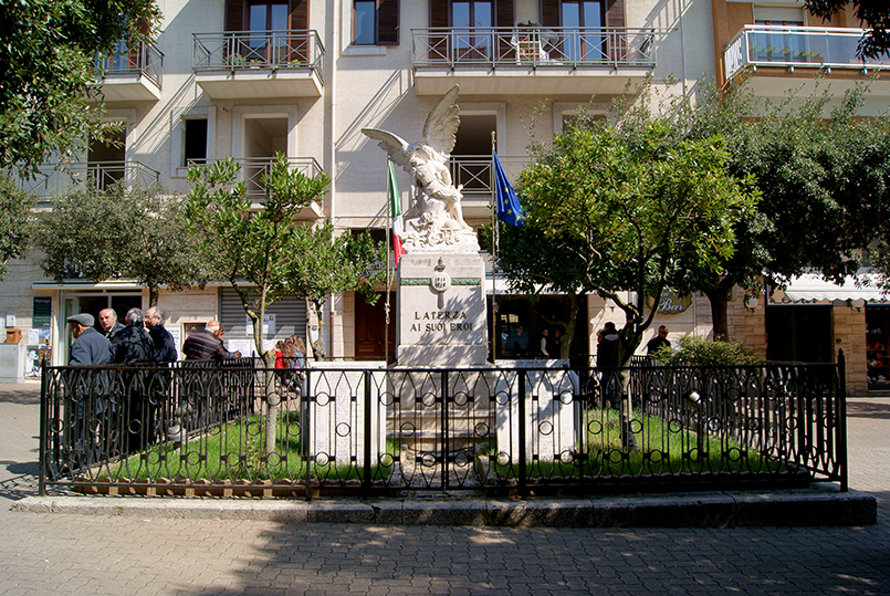 allegoria della morte del soldato (monumento ai caduti - a cippo) (prima metà XX)