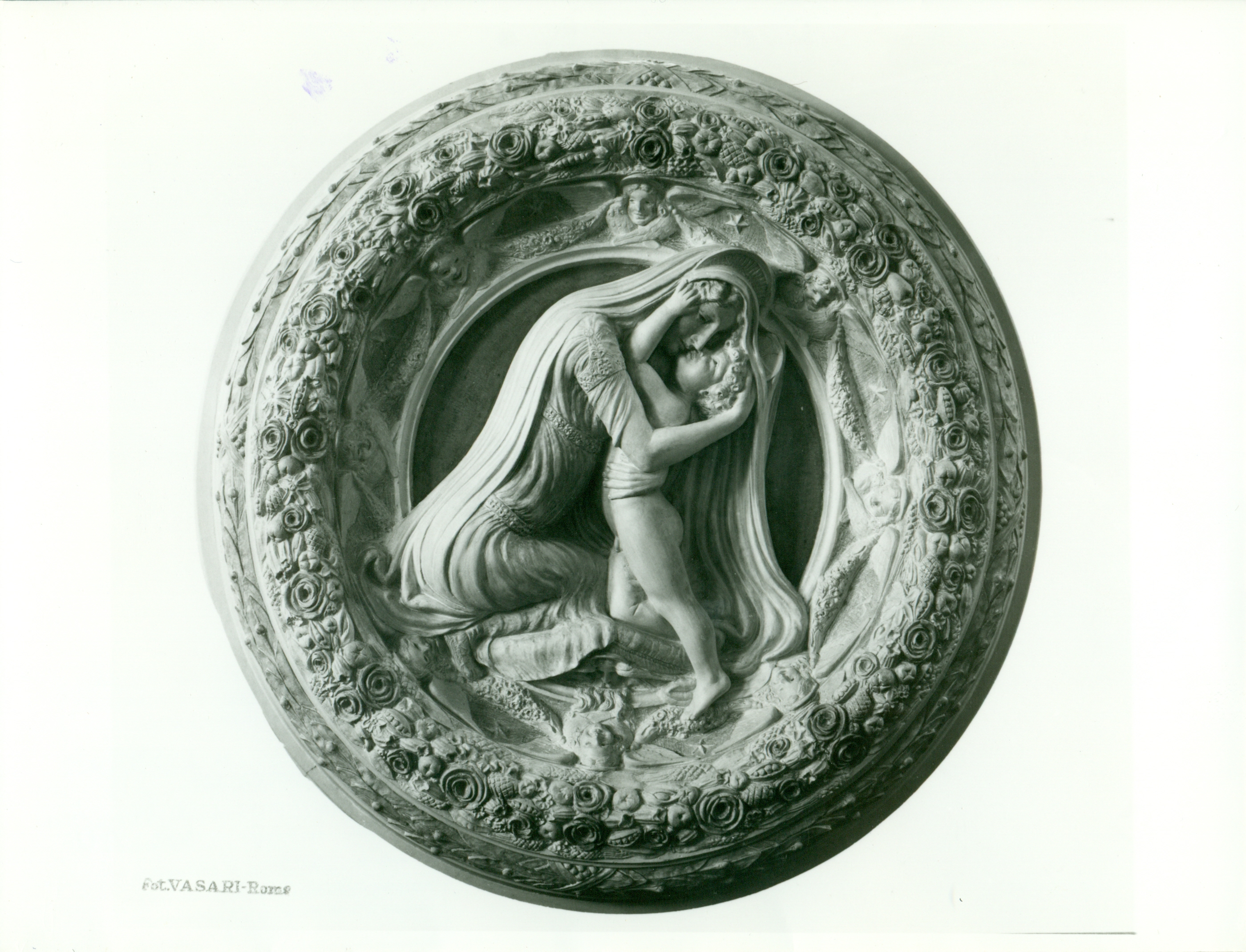 Madonna e bambino, Due figure (medaglione, opera isolata) di Hendrik Christian Andersen (prima metà XX)