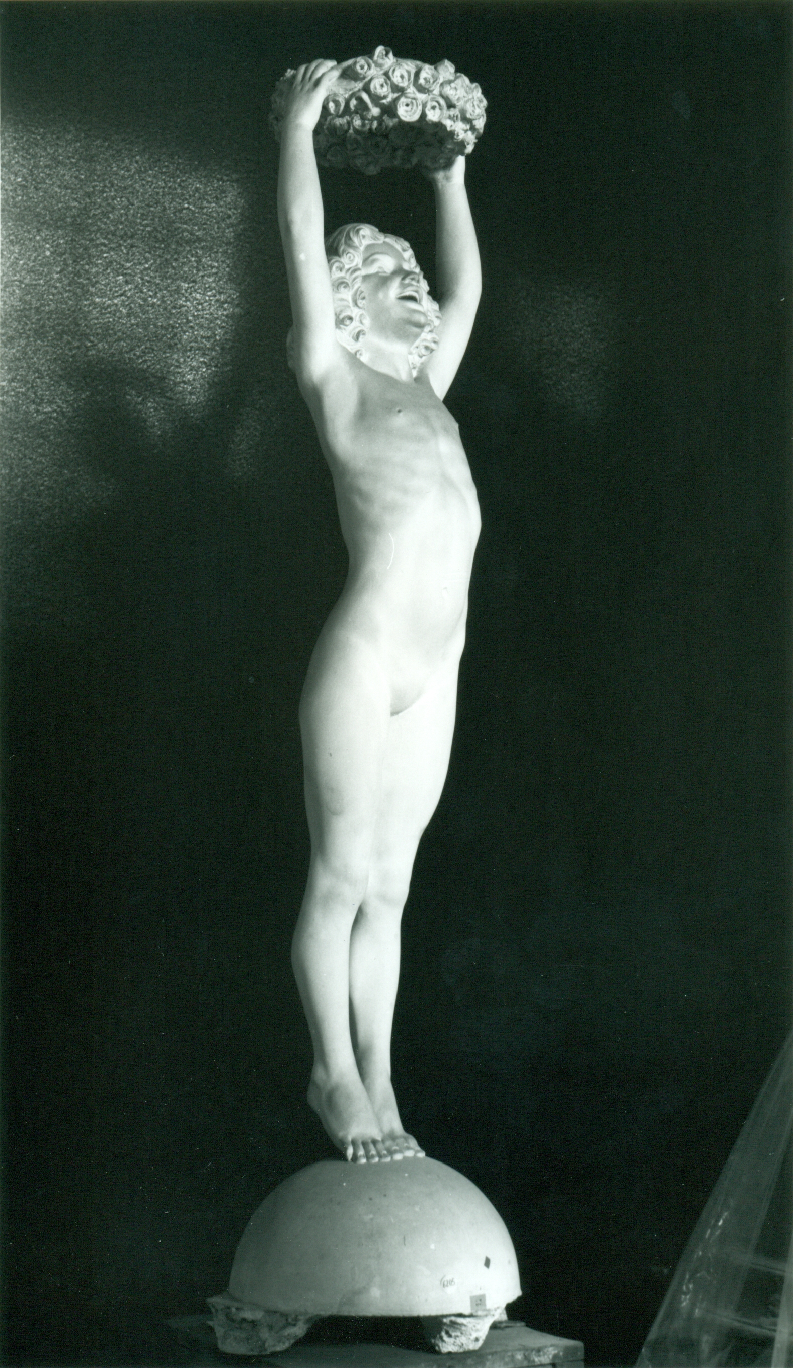 Nudo femminile con ghirlanda, Figura femminile (statua, opera isolata) di Hendrik Christian Andersen (prima metà XX)