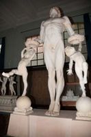 Nudo maschile con due putti su sfera, Figura femminile con due angeli (scultura, elemento d'insieme) di Hendrik Christian Andersen (prima metà XX)