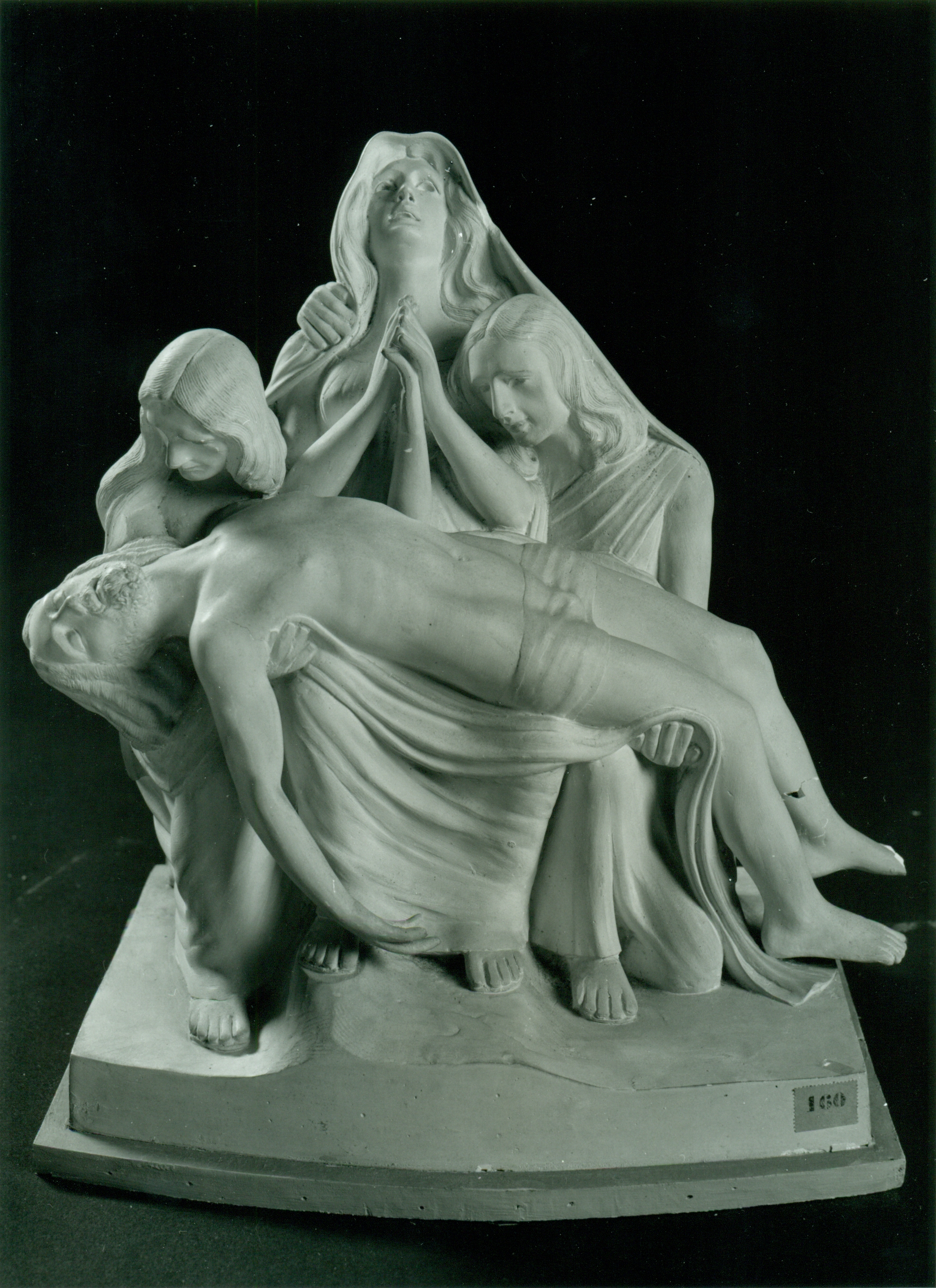 La Pietà, Figure (scultura, opera isolata) di Hendrik Christian Andersen (prima metà XX)