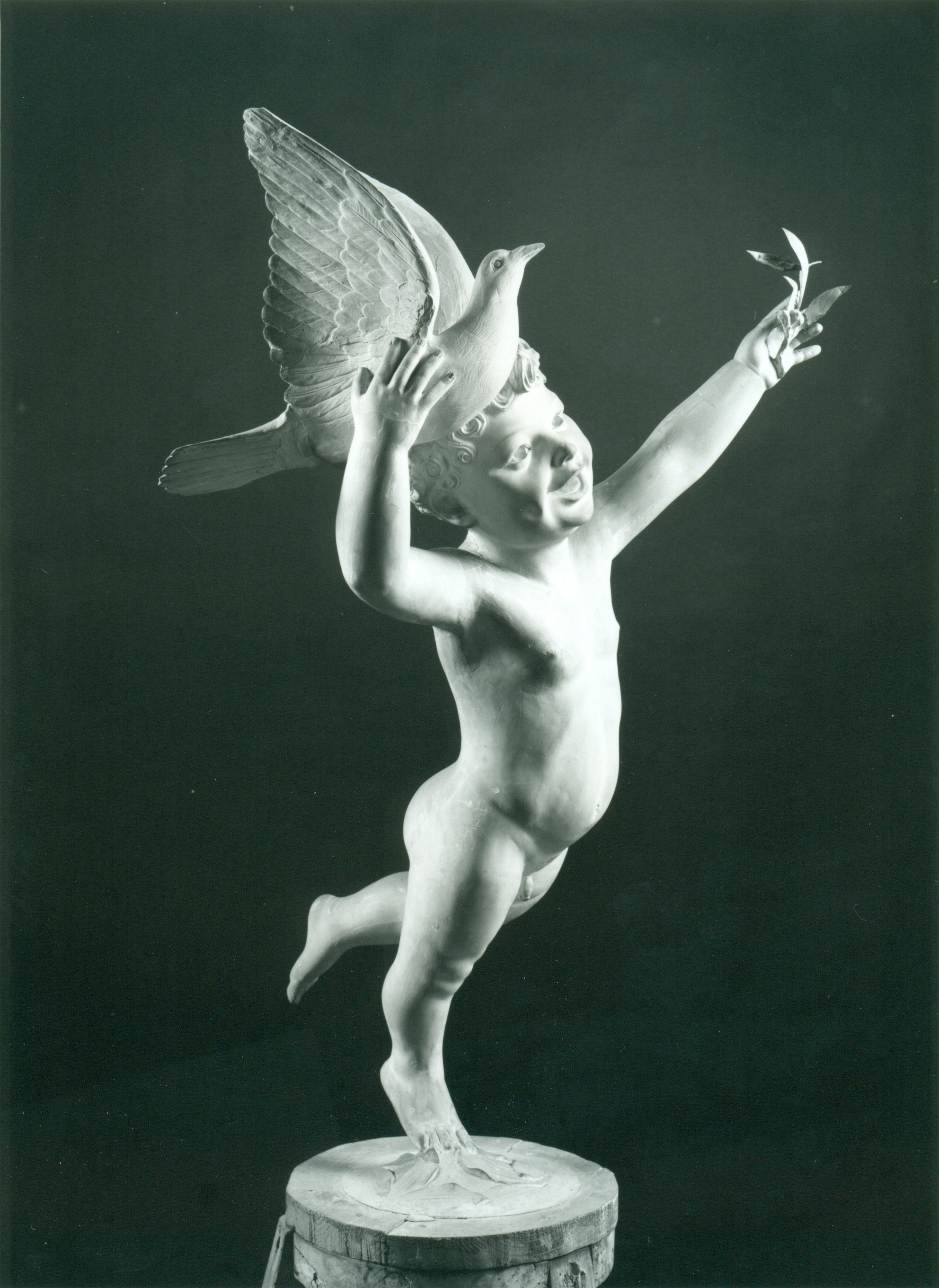 Putto con colomba e ramo d'ulivo, Figura di angelo (scultura, opera isolata) di Hendrik Christian Andersen (prima metà XX)