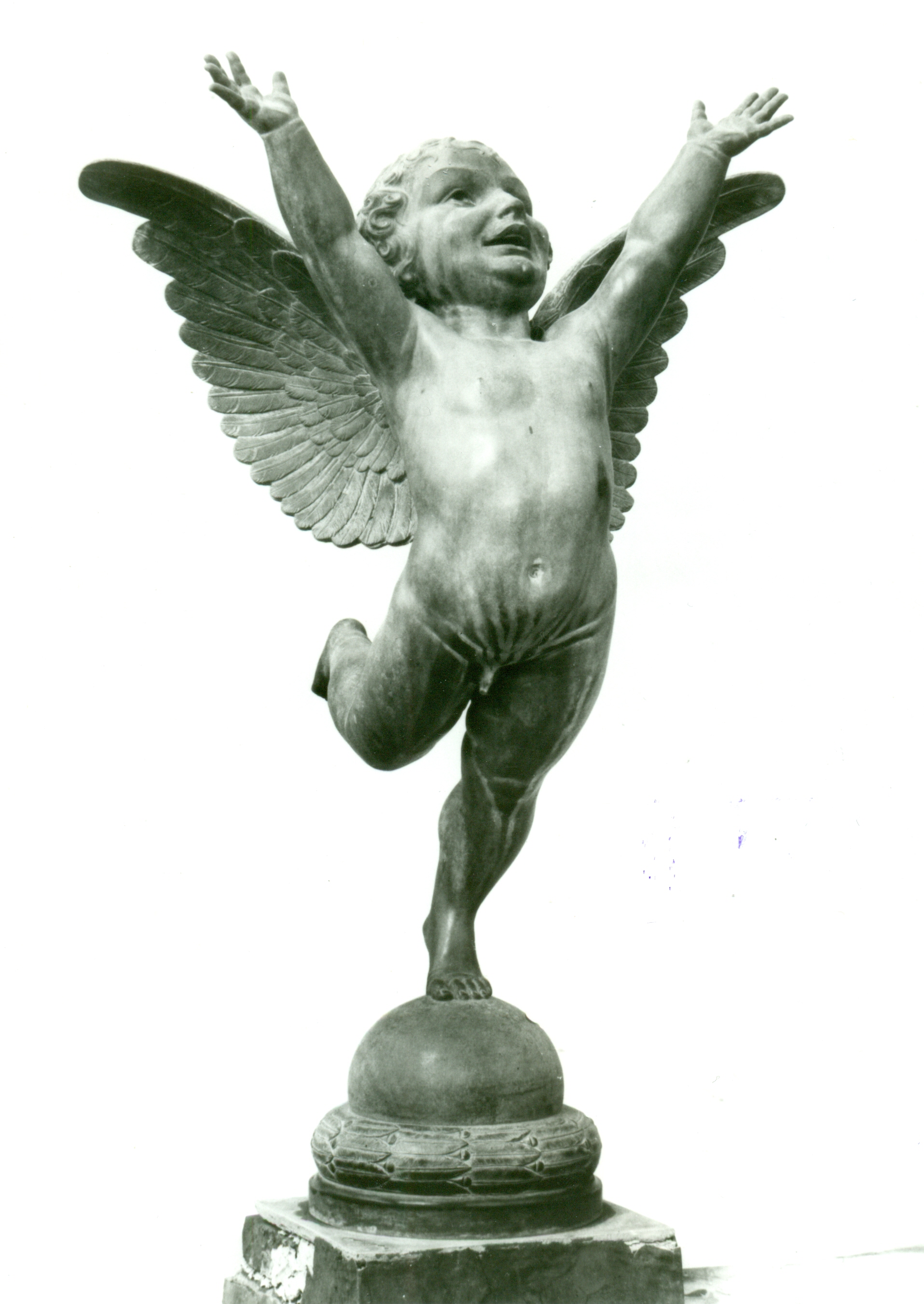 Putto alato danzante, Figura umana alata (statua, insieme) di Andersen Hendrik Christian (attribuito) (prima metà XX)