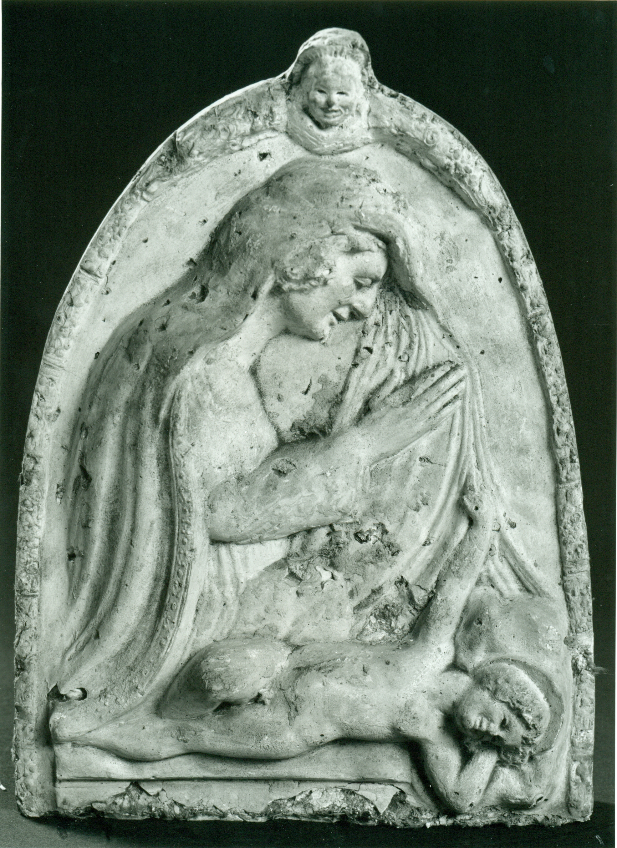 Bassorilievo con Madonna e Bambino, Bassorilievo con figure umane (scultura, opera isolata) di Andersen Hendrik Christian (attribuito) (prima metà XX)