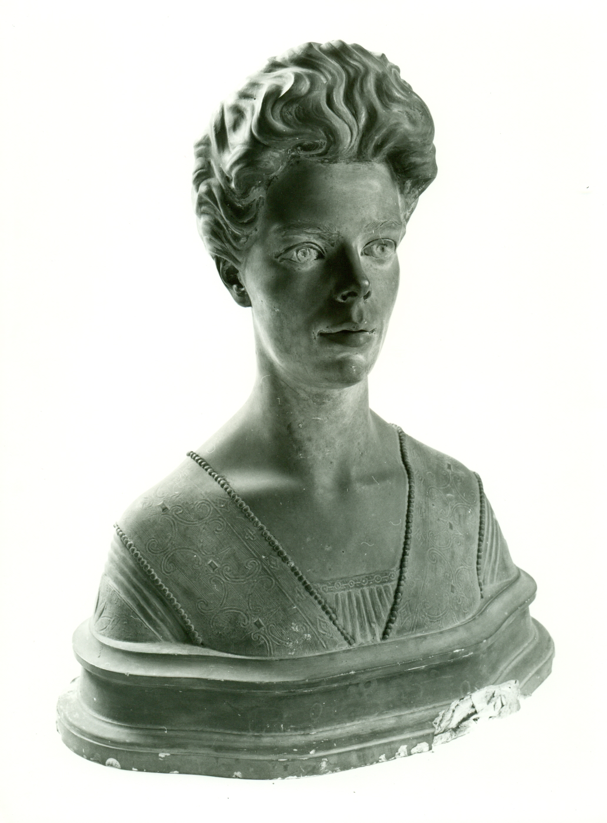 Busto ritratto di donna con capelli raccolti, Mezzobusto femminile (statua, opera isolata) di Andersen Hendrik Christian (attribuito) (inizio XX)
