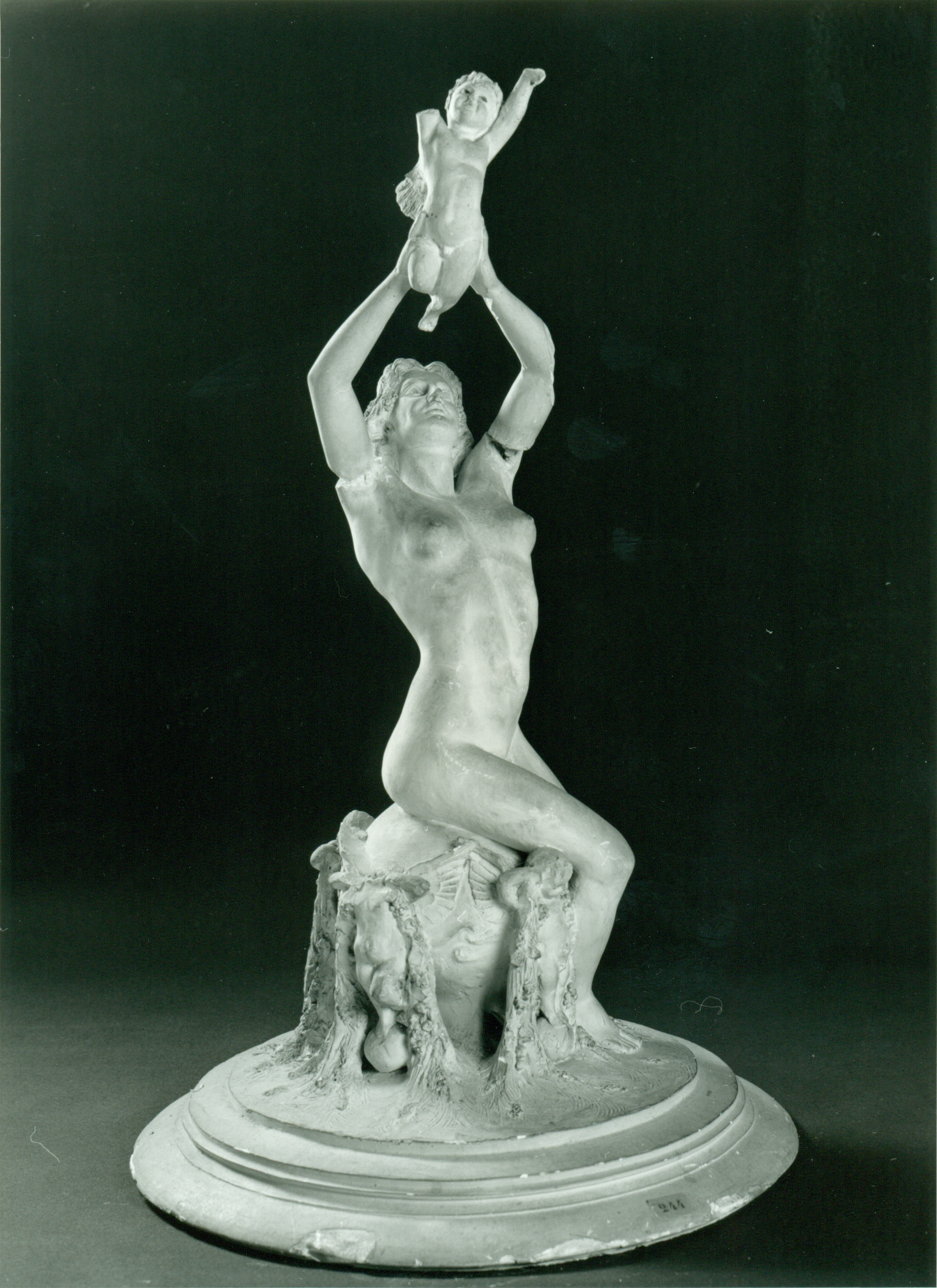 L'Offerta, Nudo femminile con putto (statua, opera isolata) di Andersen Hendrik Christian (inizio/ metà XX)