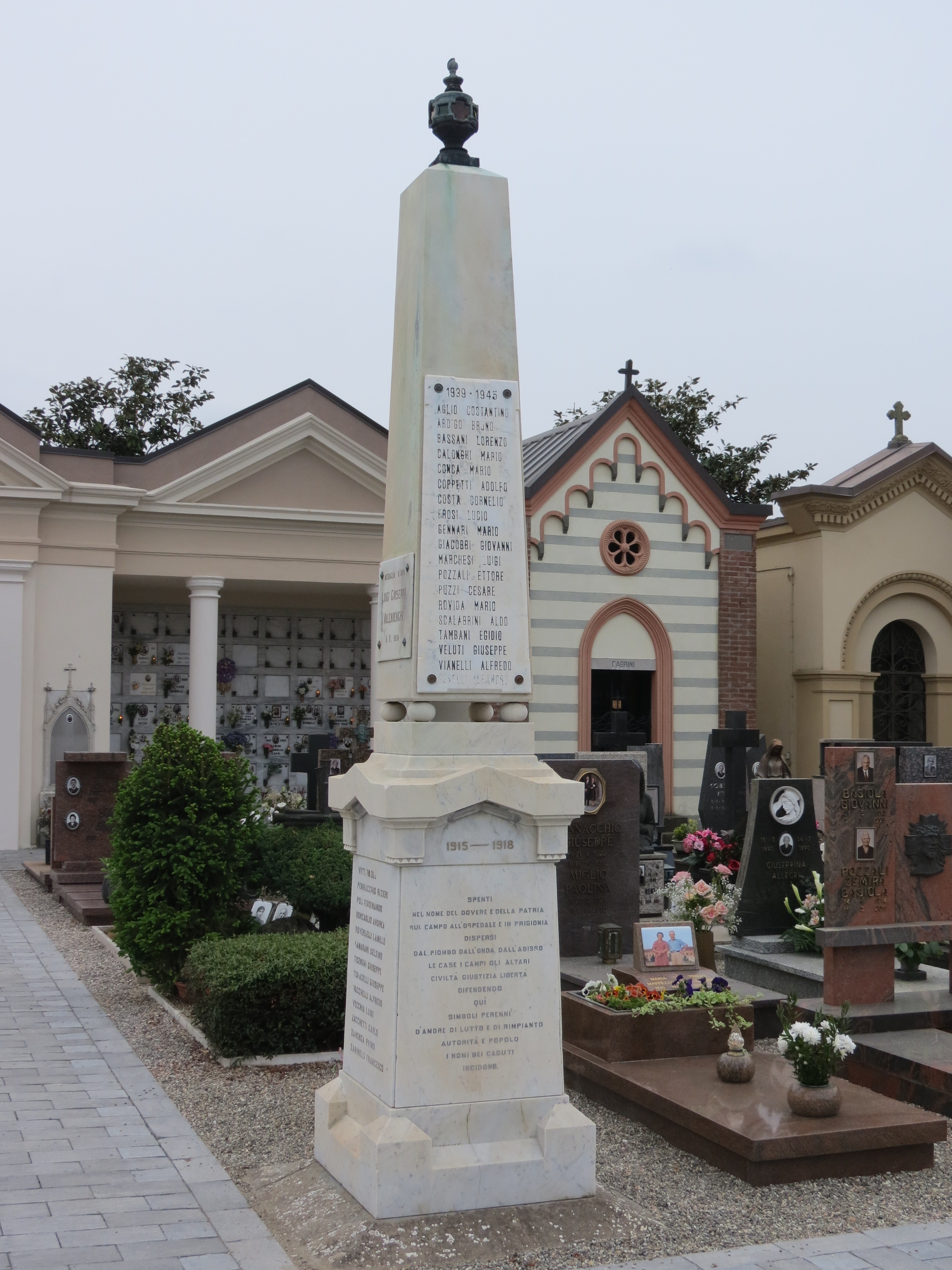 monumento ai caduti - ad obelisco di Ferraroni e Cometti (sec. XX)
