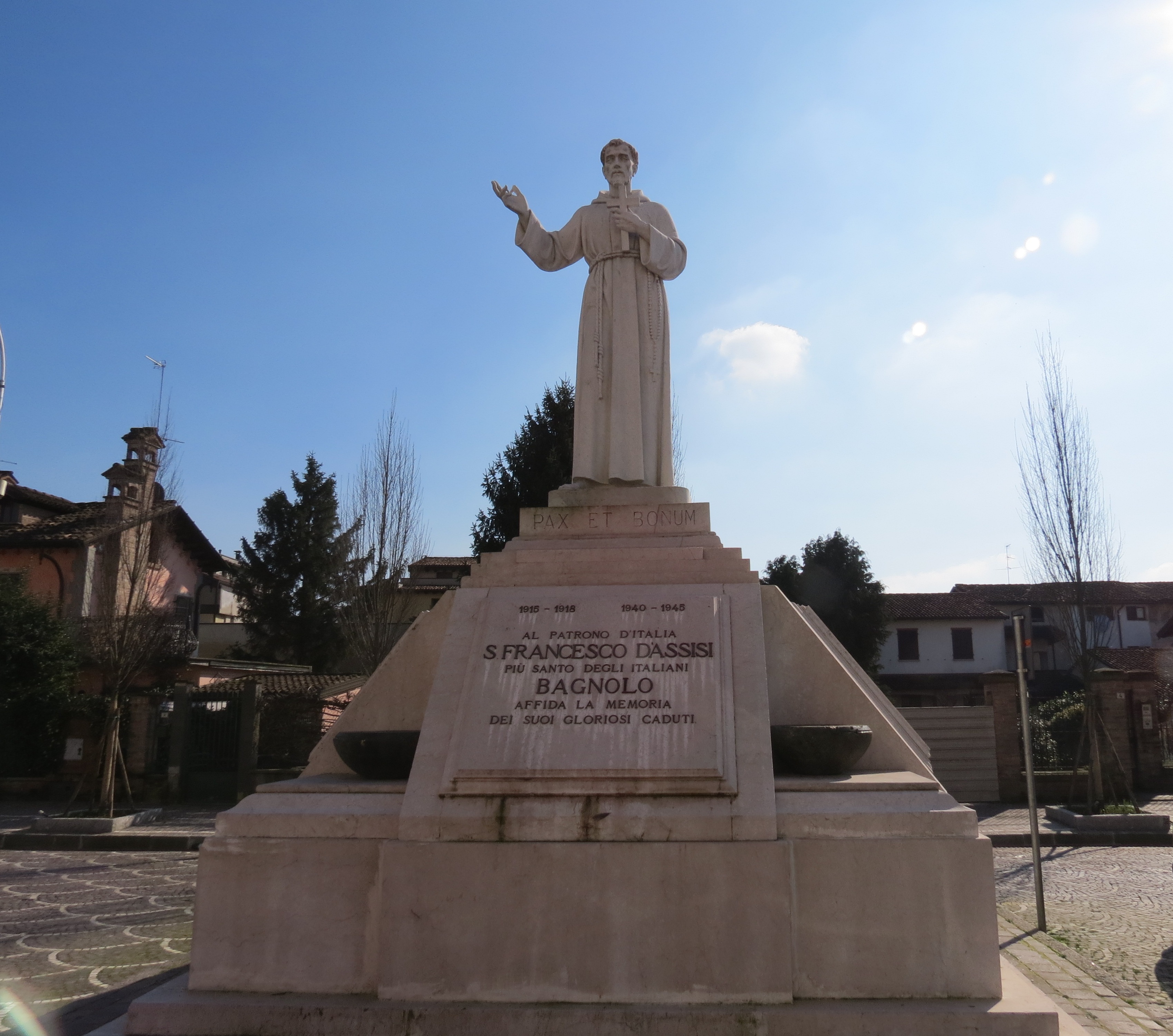 San Francesco d'Assisi (monumento ai caduti - a cippo) di Barsanti Alfredo (sec. XX)