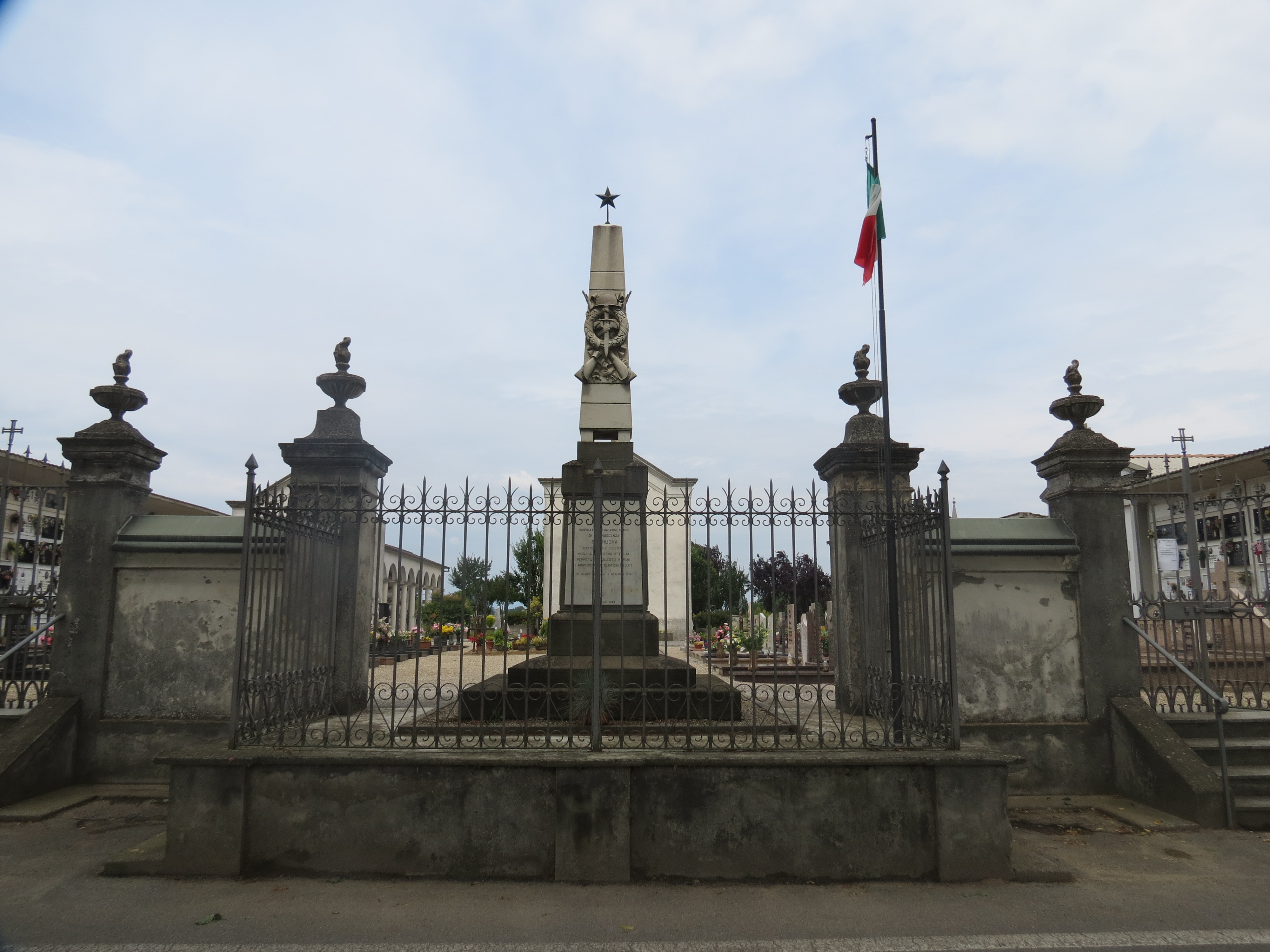 Armi (monumento ai caduti - ad obelisco) - ambito italiano (sec. XX)