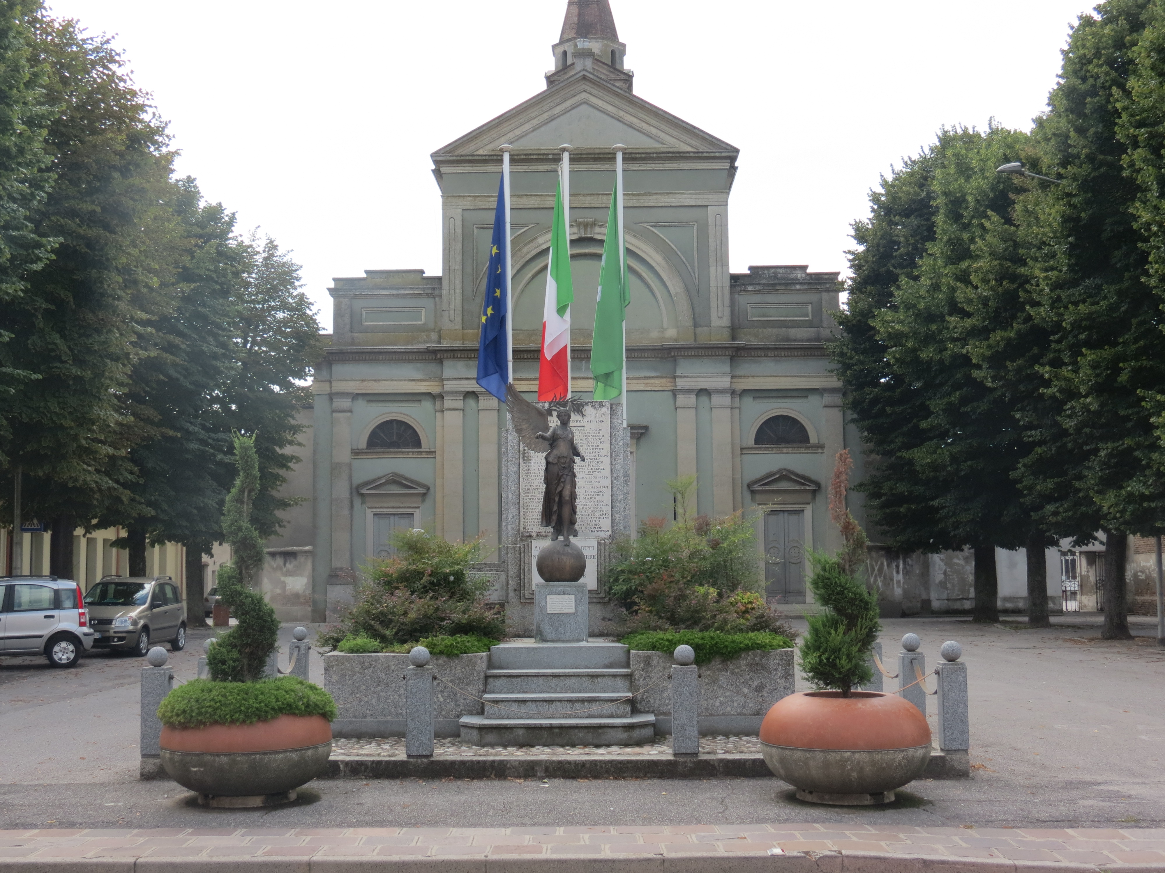 allegoria della Vittoria come donna vestita all'antica (monumento ai caduti - ad ara) - ambito italiano (sec. XX)