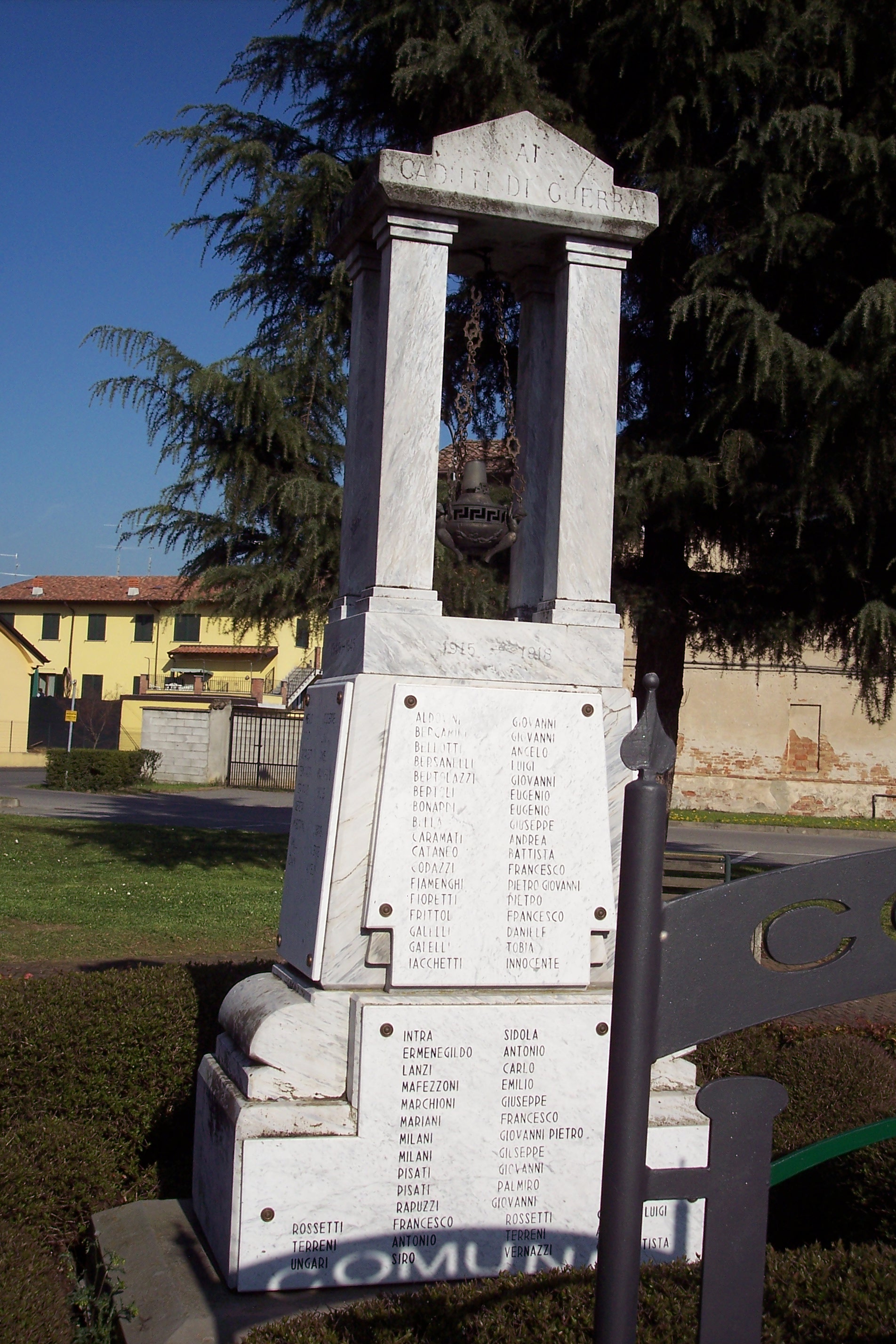 monumento ai caduti - a tempietto di Lodi Olindo (sec. XX)