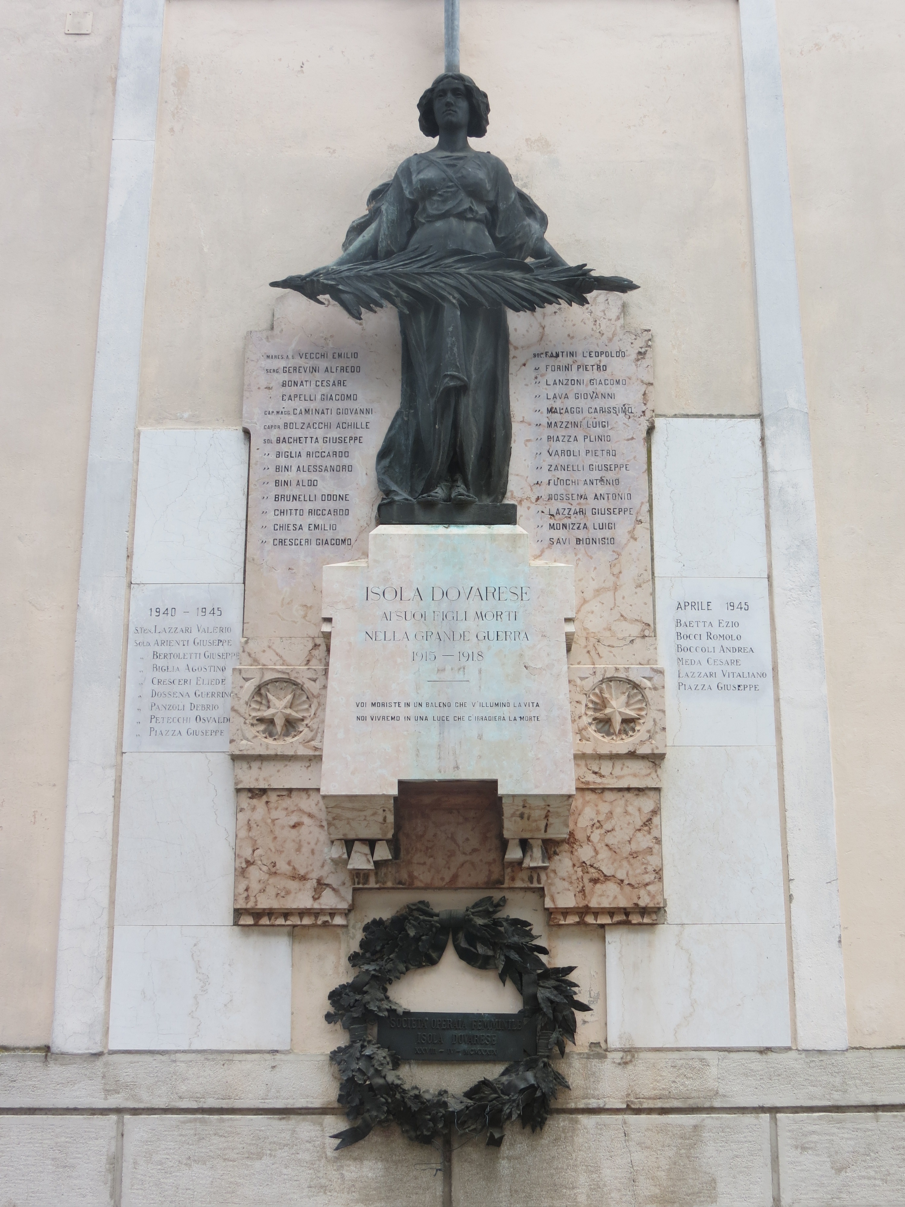 allegoria della Patria (?) che regge un ramo di palma (lapide commemorativa ai caduti) - ambito italiano (sec. XX)