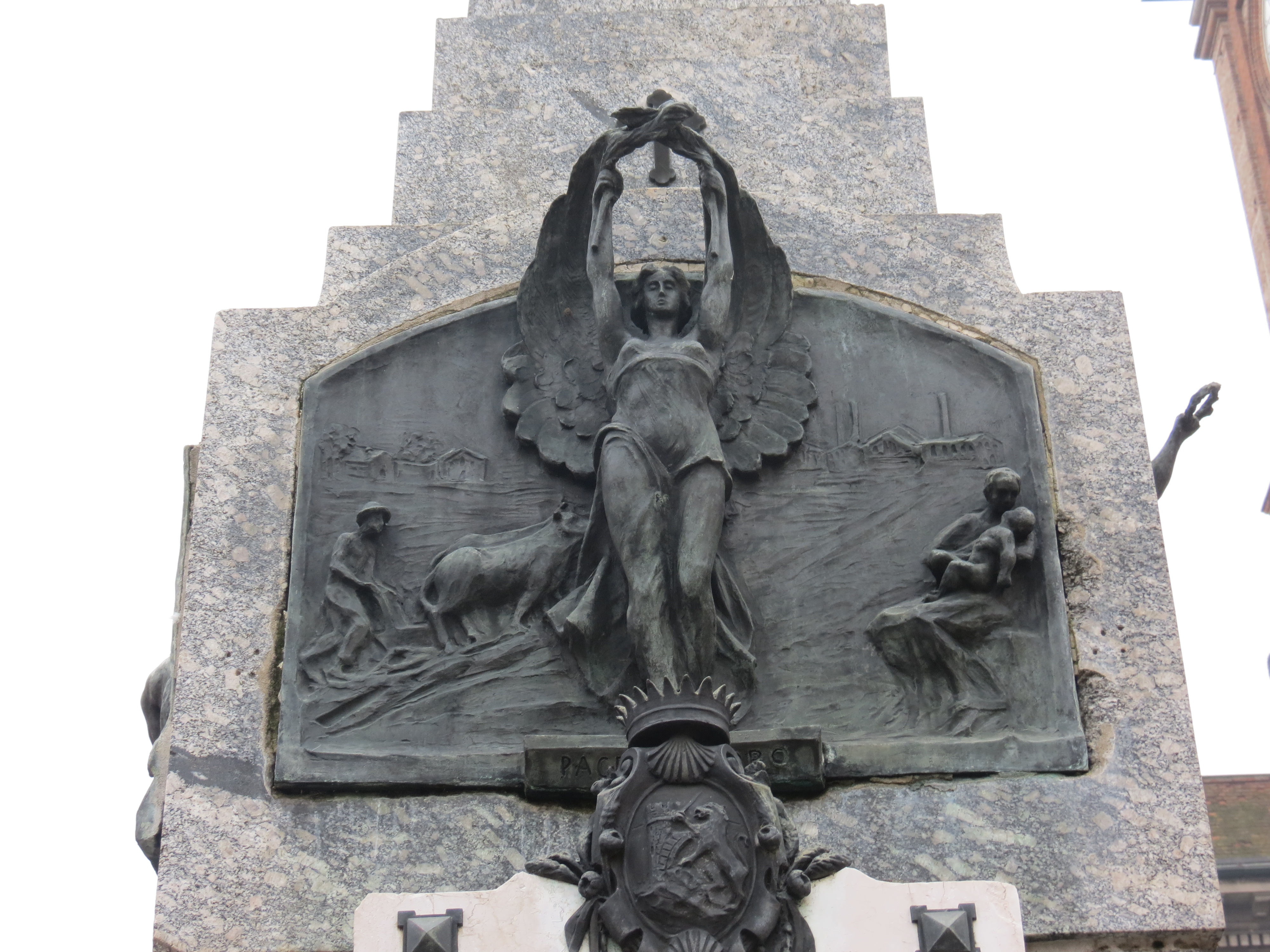 Pace e Lavoro, La Partenza, All'attacco, Il Trionfatore, Scene allegoriche (formelle in bronzo) (monumento ai caduti - ad obelisco) - ambito italiano (seconda metà sec. XX, sec. XX)