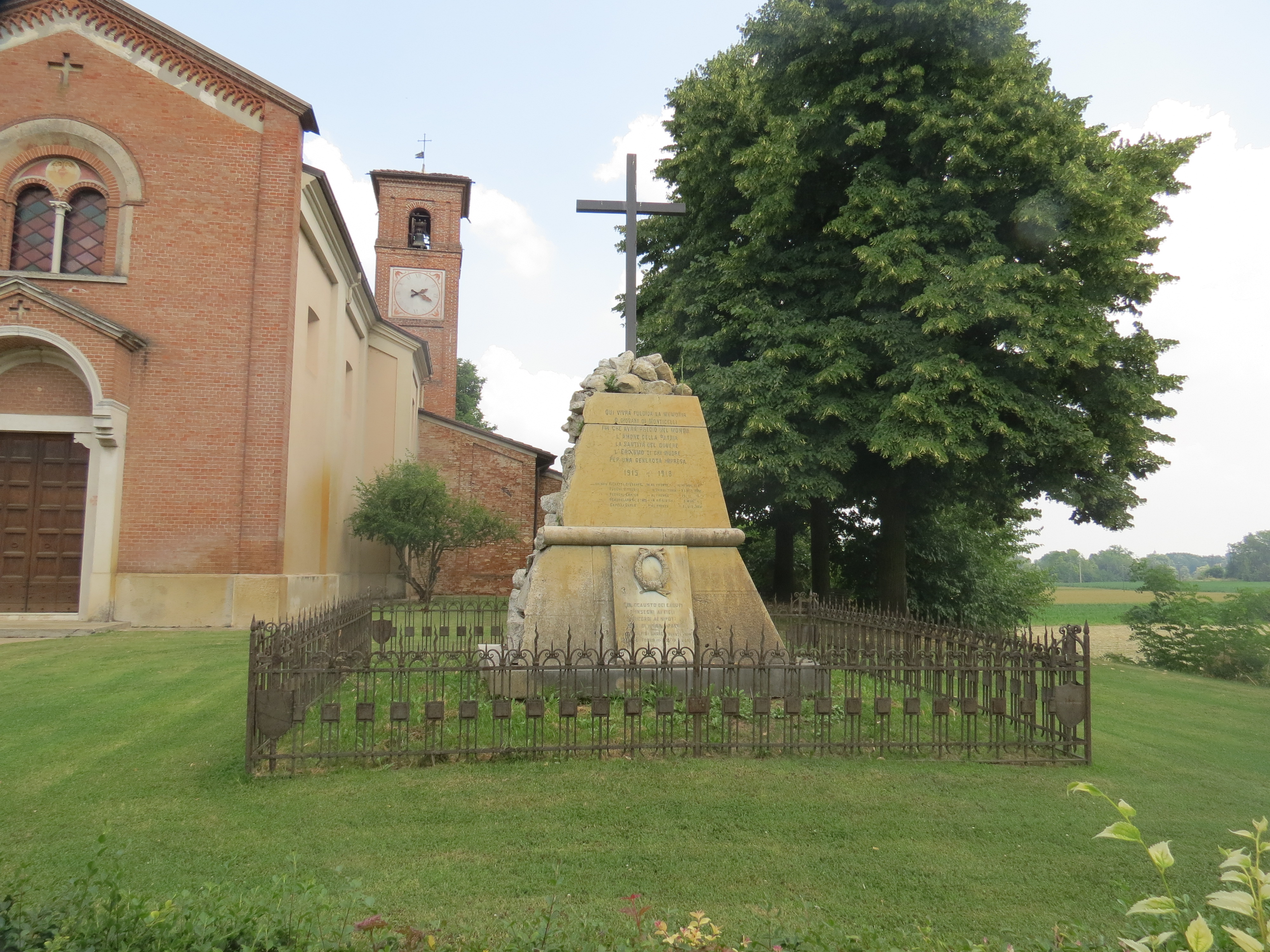 monumento ai caduti - a cippo di Balestreri Aldo (seconda metà sec. XX, sec. XX)