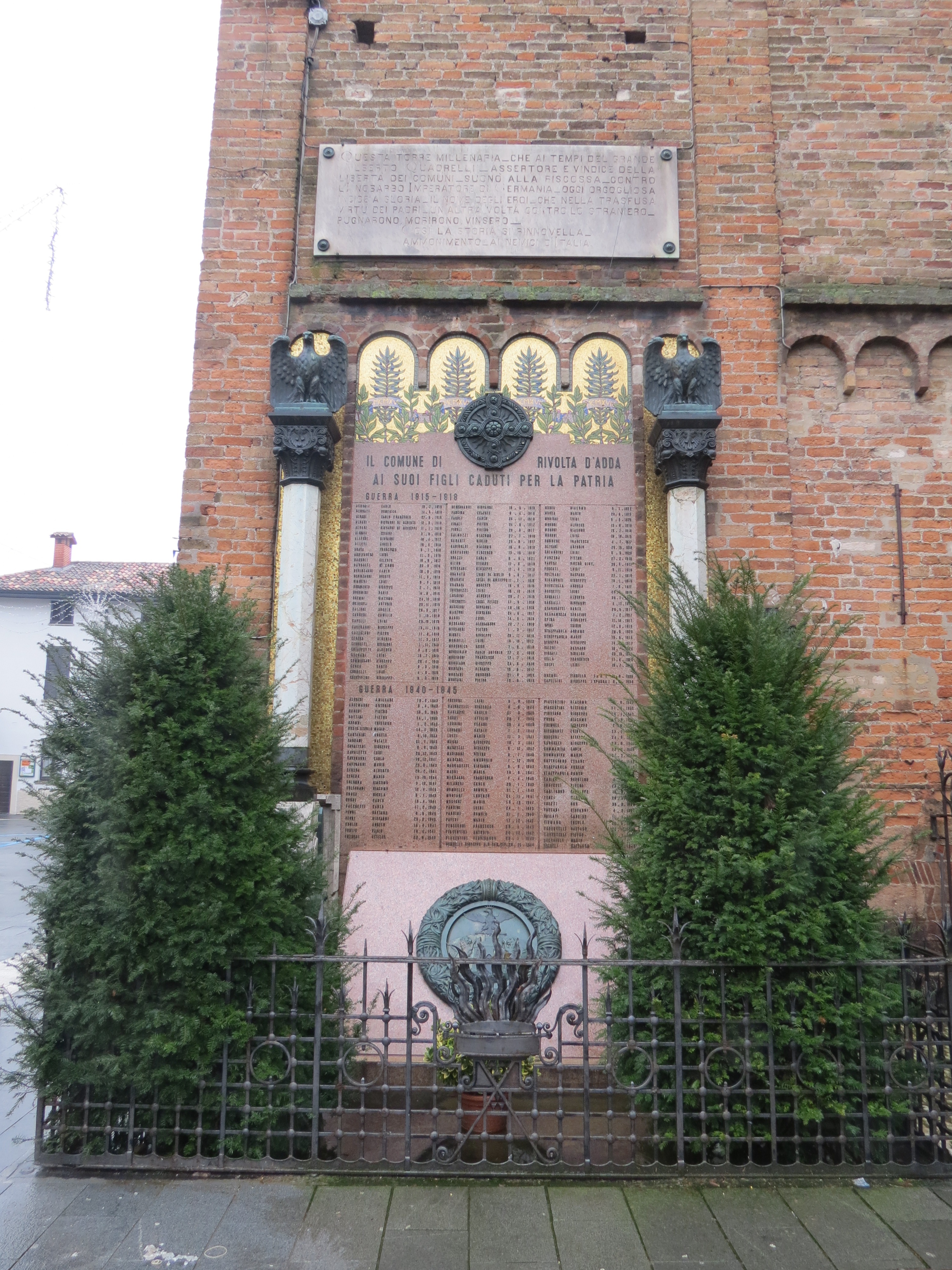 aquile (ai lati) (monumento ai caduti - a parete) - ambito italiano (sec. XX, sec. XX)