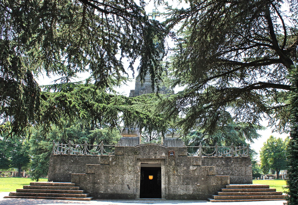 croce, spada (monumento ai caduti, opera isolata) di Pirovano Ernesto (sec. XX, sec. XX)