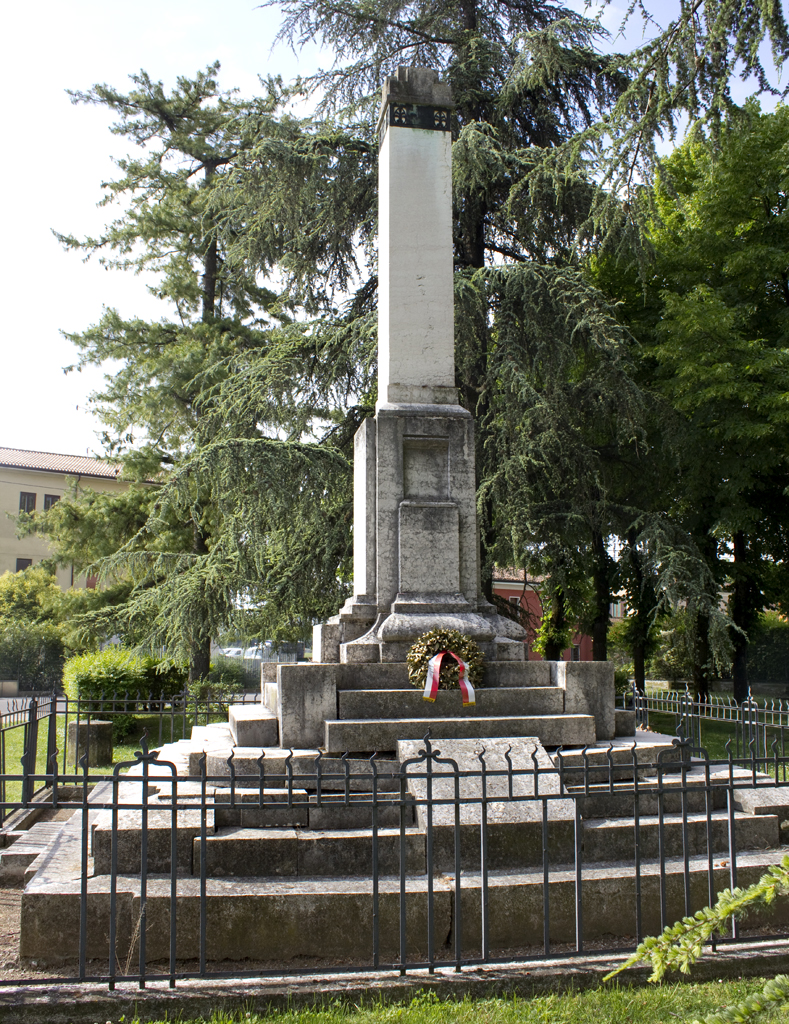 monumento ai caduti - ad obelisco, opera isolata - ambito italiano (sec. XX)