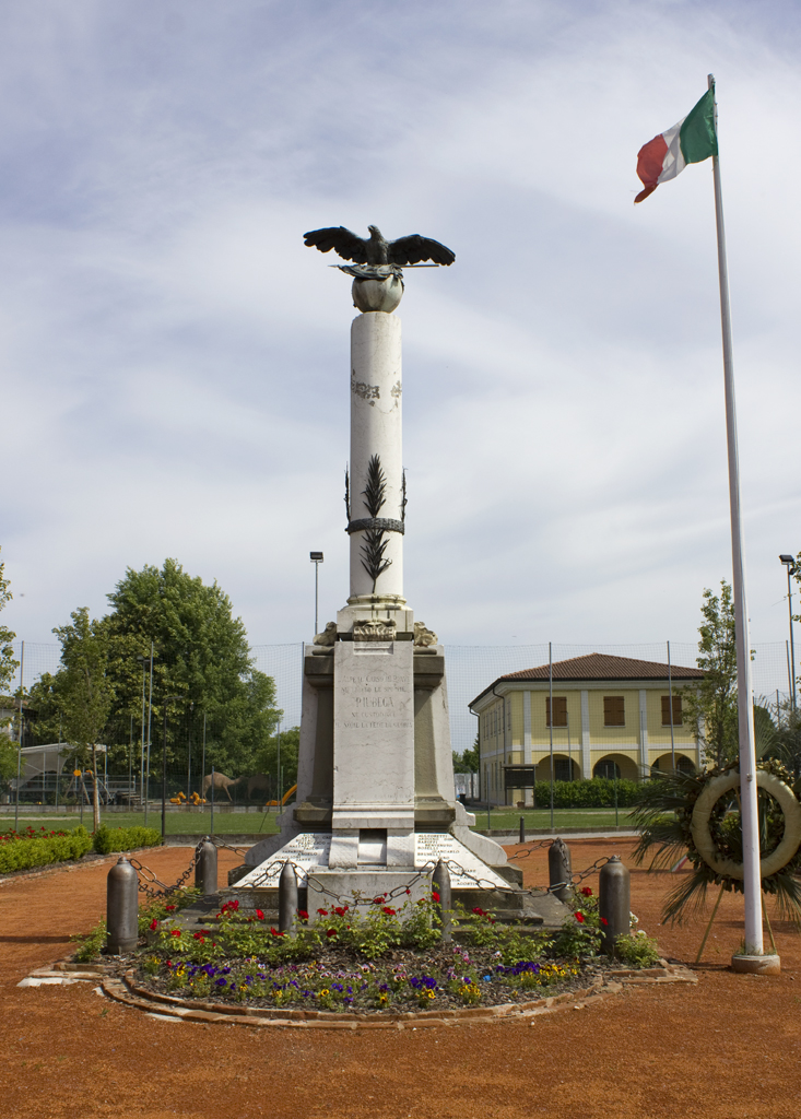 allegoria della Vittoria come aquila, palma (monumento ai caduti - a colonna spezzata, opera isolata) - ambito italiano (sec. XX, sec. XX)