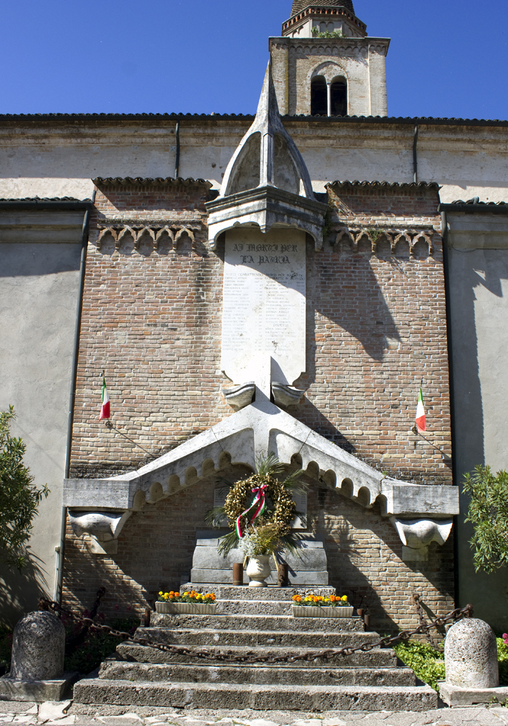 monumento ai caduti - a edicola, opera isolata di Andreani Aldo (sec. XX, sec. XX)