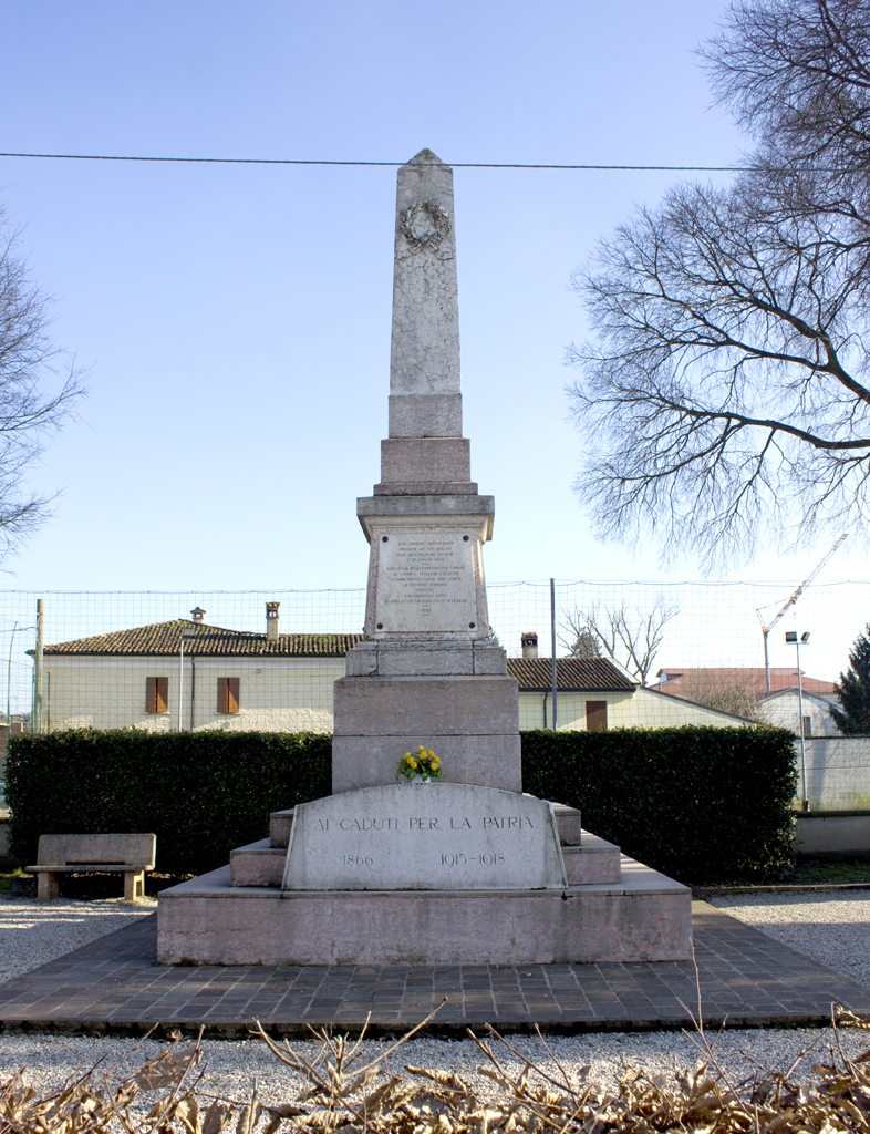 corona d'alloro e di quercia (monumento ai caduti - ad obelisco, opera isolata) - ambito italiano (sec. XIX, sec. XX, sec. XX, sec. XX)