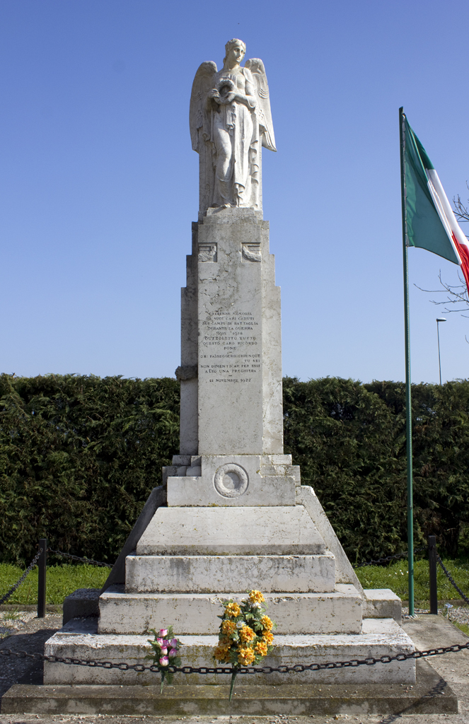 allegoria della Vittoria, tropaion con armi e ramoscello d'alloro (monumento ai caduti - a cippo, opera isolata) - ambito italiano (sec. XX)