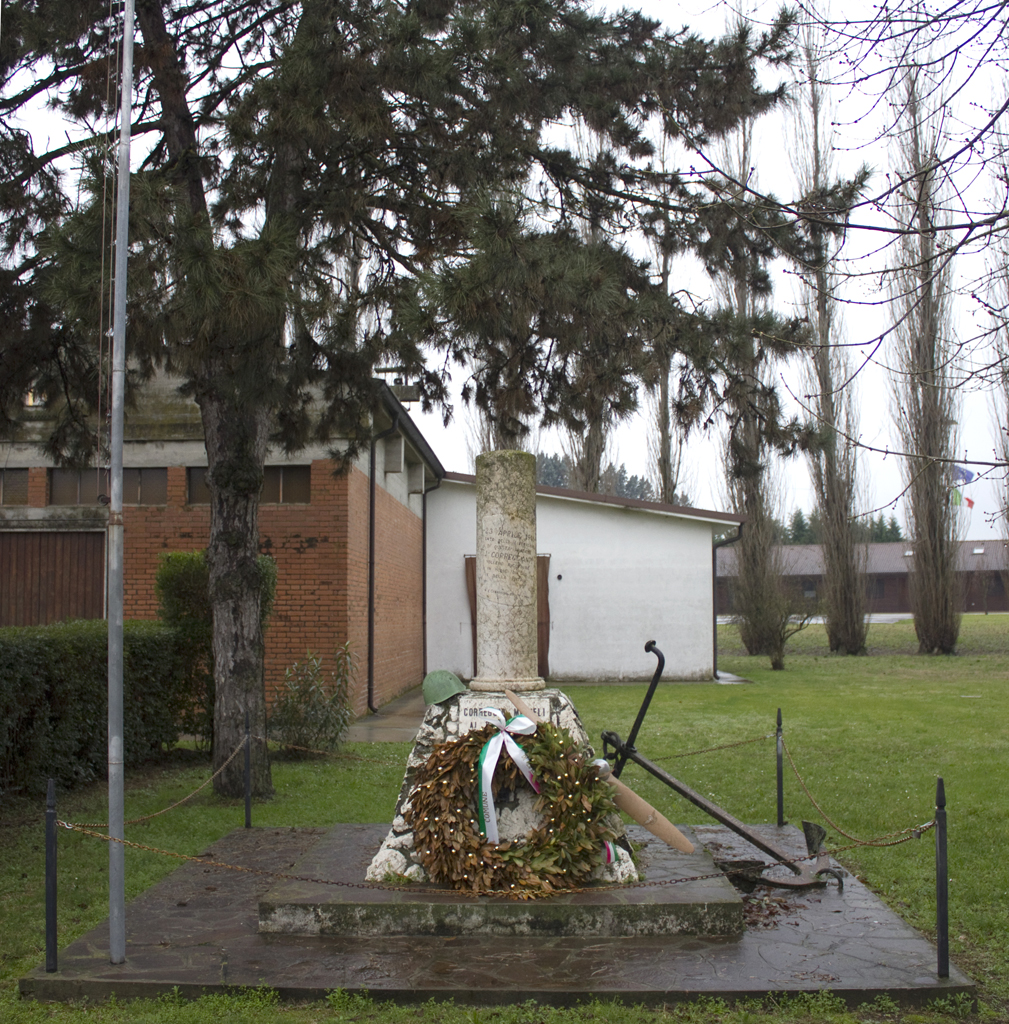 monumento ai caduti - a colonna spezzata, opera isolata - ambito italiano (sec. XX, sec. XX)