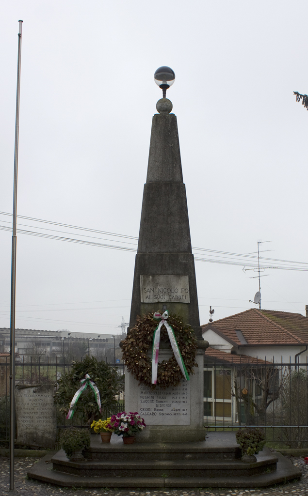 monumento ai caduti - ad obelisco, opera isolata - ambito italiano (sec. XX, sec. XX)