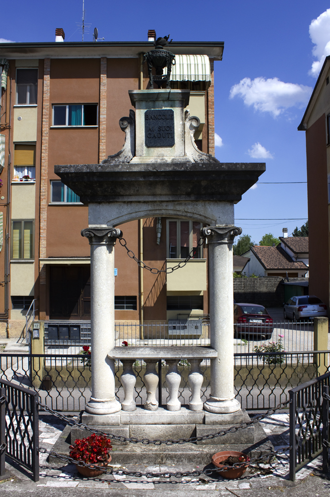 monumento ai caduti - a colonne binate, opera isolata - ambito italiano (sec. XX)