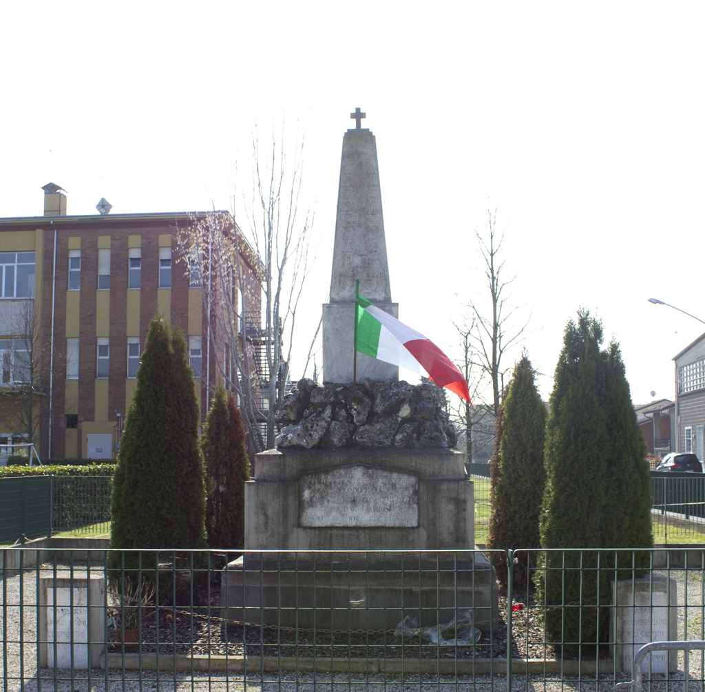 croce (monumento ai caduti - ad obelisco, opera isolata) - ambito italiano (sec. XX, sec. XX)
