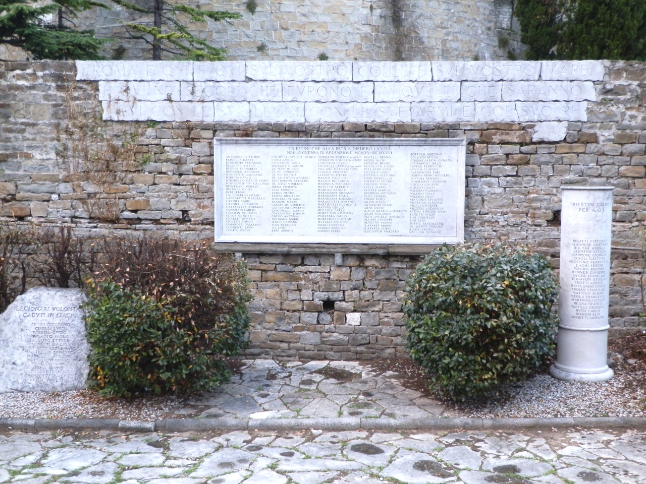 soggetto assente (lapide commemorativa ai caduti, opera isolata) - ambito italiano (prima metà XX)
