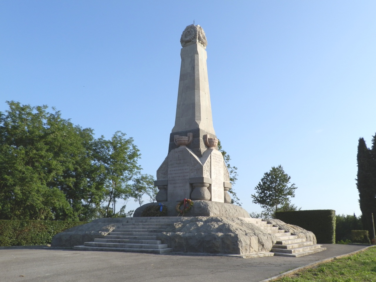 soggetto assente (monumento ai caduti - ad obelisco, opera isolata) di De Grada Riccardo (attribuito) - manifattura genio militare italiano (prima metà XX)