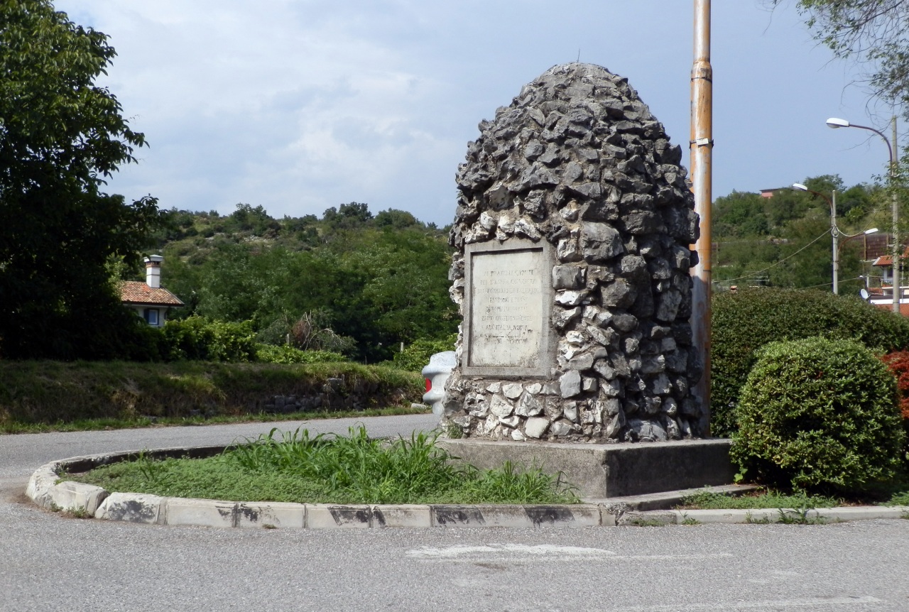 soggetto assente (monumento ai caduti - a cippo, opera isolata) - manifattura militare italiana (prima metà XX)