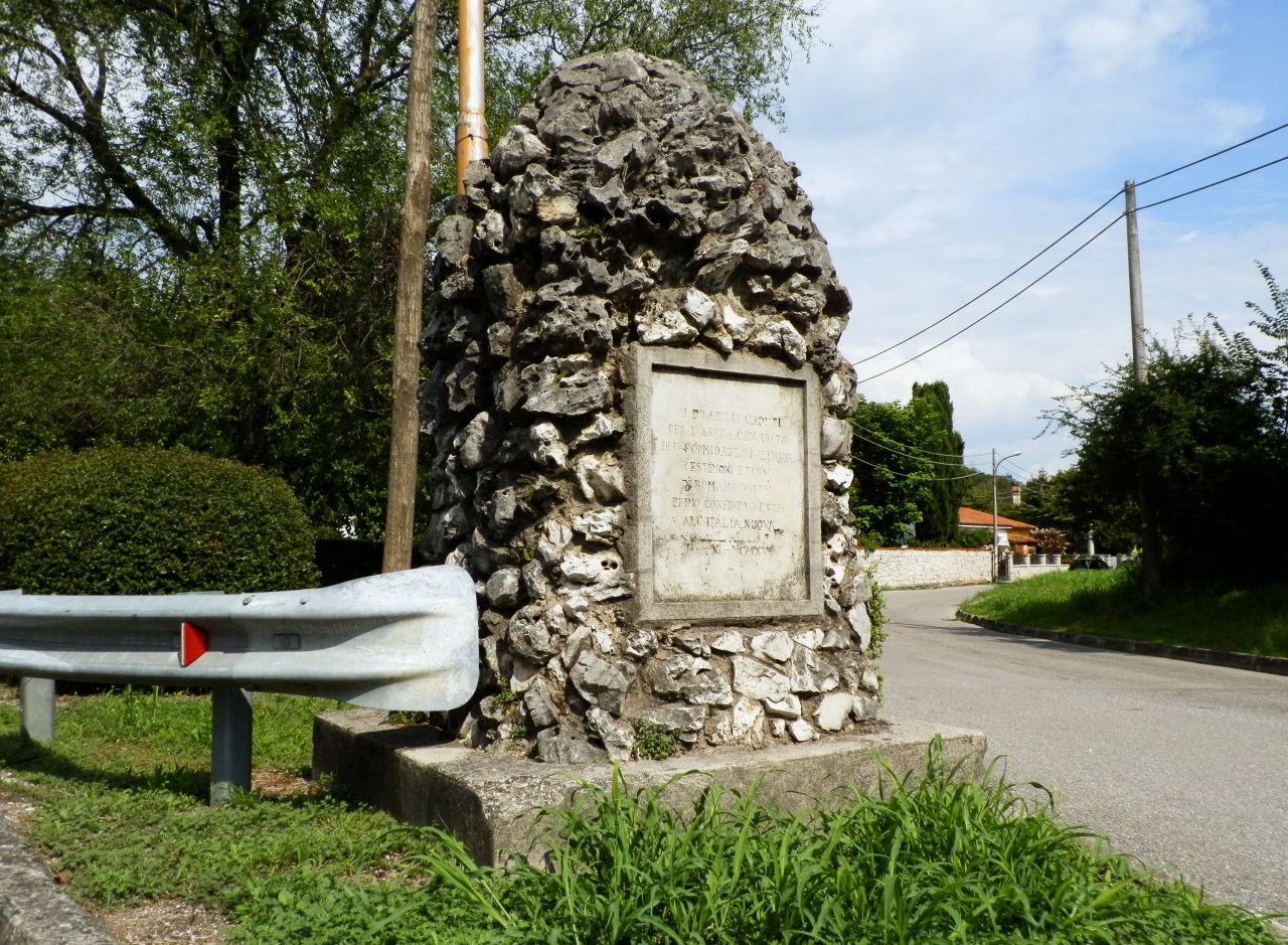 soggetto assente (monumento ai caduti - a cippo, opera isolata) - manifattura militare italiana (prima metà XX)
