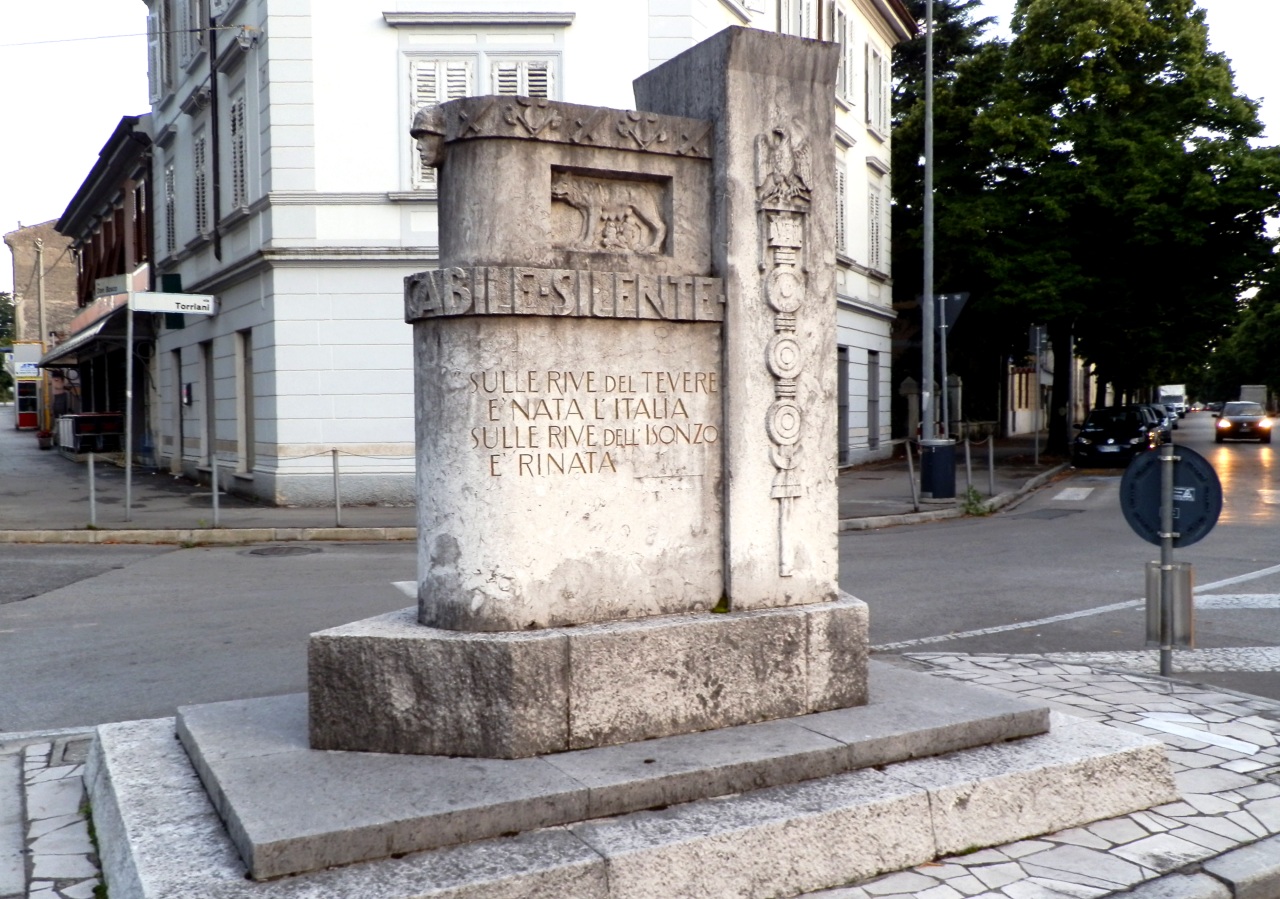 soggetto assente (monumento ai caduti - a cippo, opera isolata) di Fabiani Max (attribuito) - ambito fascista, manifattura genio militare italiano (prima metà XX)