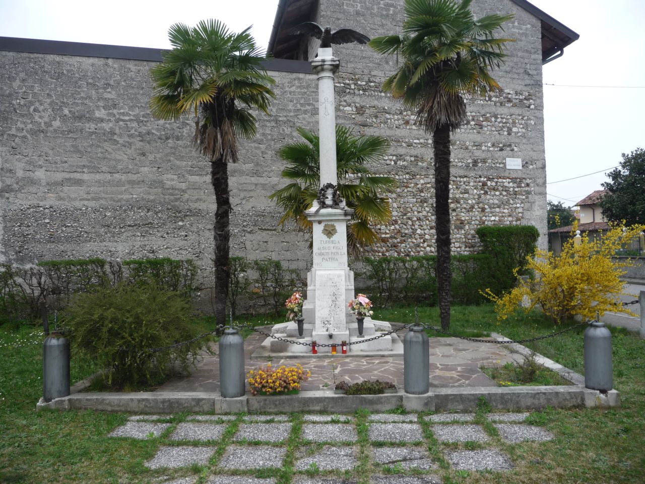 allegoria della Vittoria come aquila (monumento ai caduti - a colonna, opera isolata) - manifattura friulana (prima metà XX)