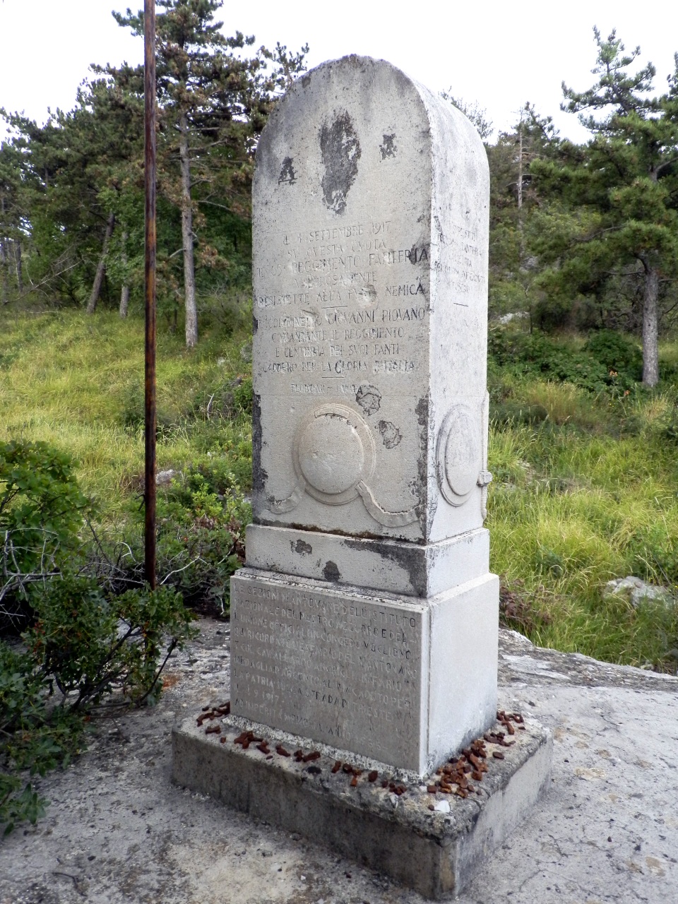 soggetto assente (monumento ai caduti - a cippo, opera isolata) di Cava Romana di Aurisina (officina) - ambito militare italiano (prima metà XX)