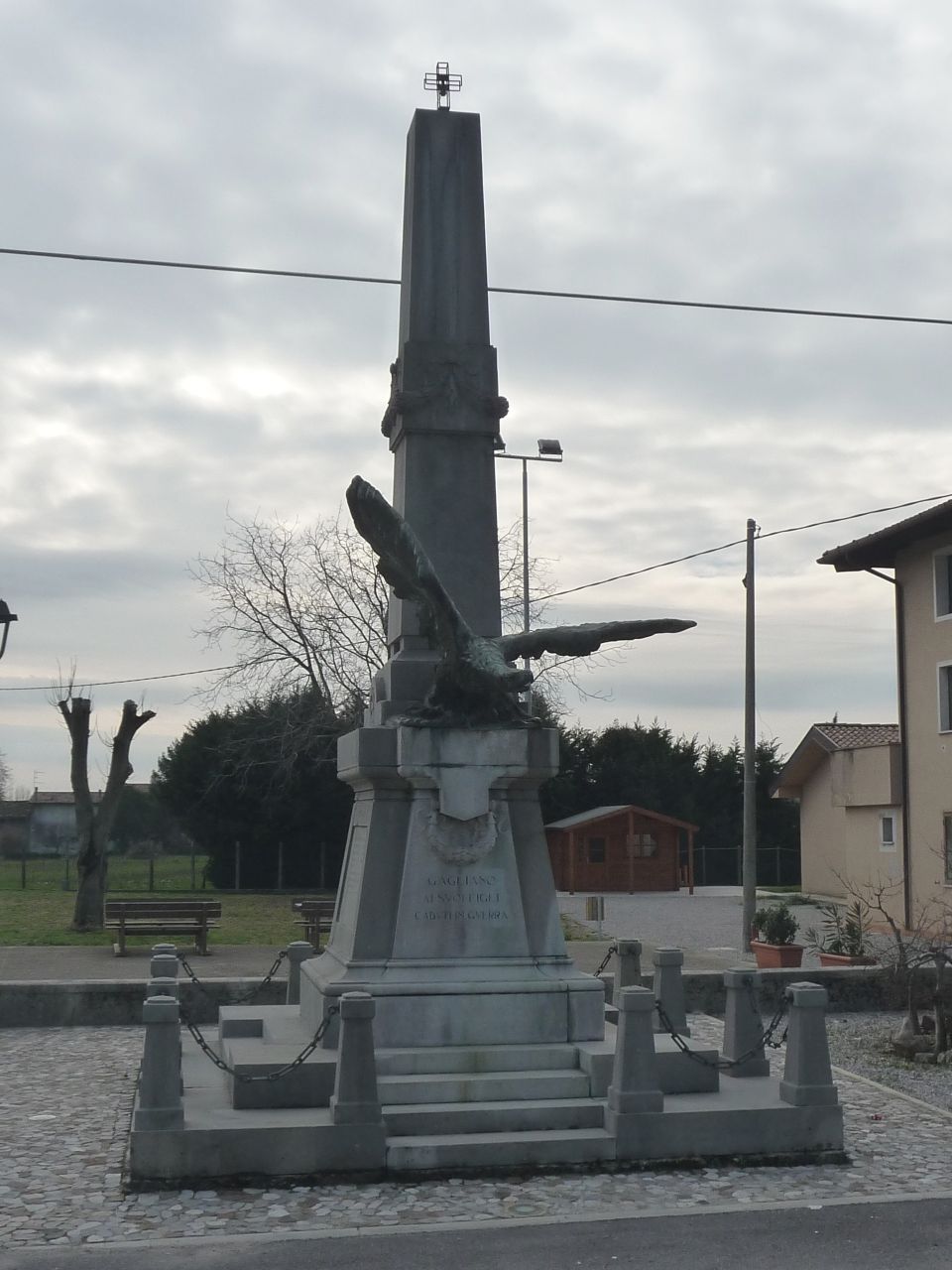 allegoria della Vittoria come aquila (monumento ai caduti - ad obelisco, opera isolata) di Morandini Leone (attribuito) (primo quarto XX)