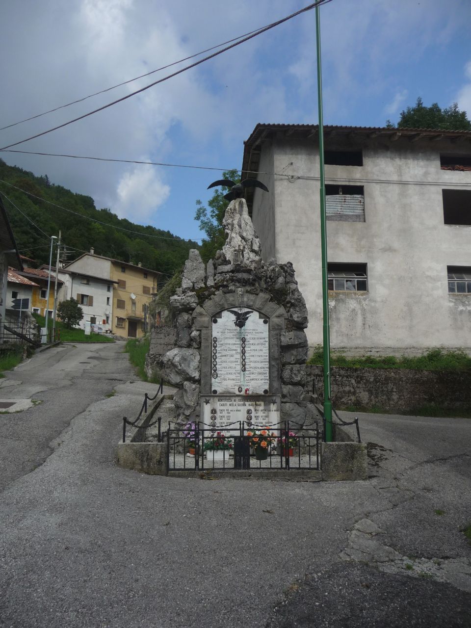 allegoria della Vittoria come aquila (monumento ai caduti - a montagna figurata, opera isolata) - ambito sloveno (inizio/ metà XX)