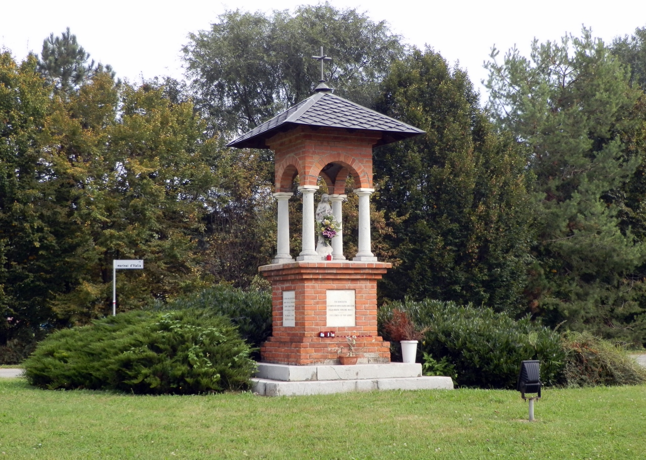 Madonnina del Fante, Madonna in preghiera (monumento ai caduti - a edicola, opera isolata) - manifattura militare italiana (prima metà XX)