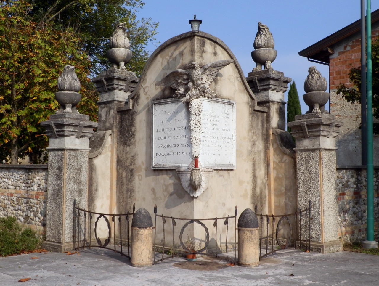 allegoria della Vittoria come aquila (monumento ai caduti - a lapide, opera isolata) - ambito friulano (prima metà XX)