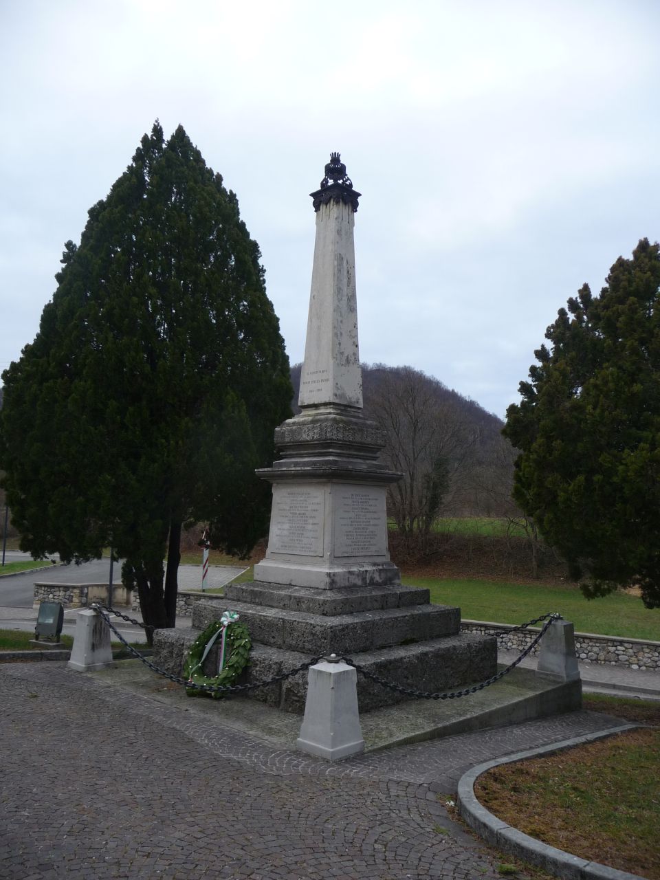 soggetto assente (monumento ai caduti - ad obelisco, opera isolata) - ambito Italia settentrionale (inizio/ metà XX)