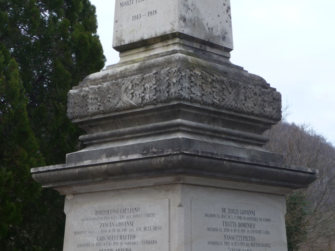 soggetto assente (monumento ai caduti - ad obelisco, opera isolata) - ambito Italia settentrionale (inizio/ metà XX)
